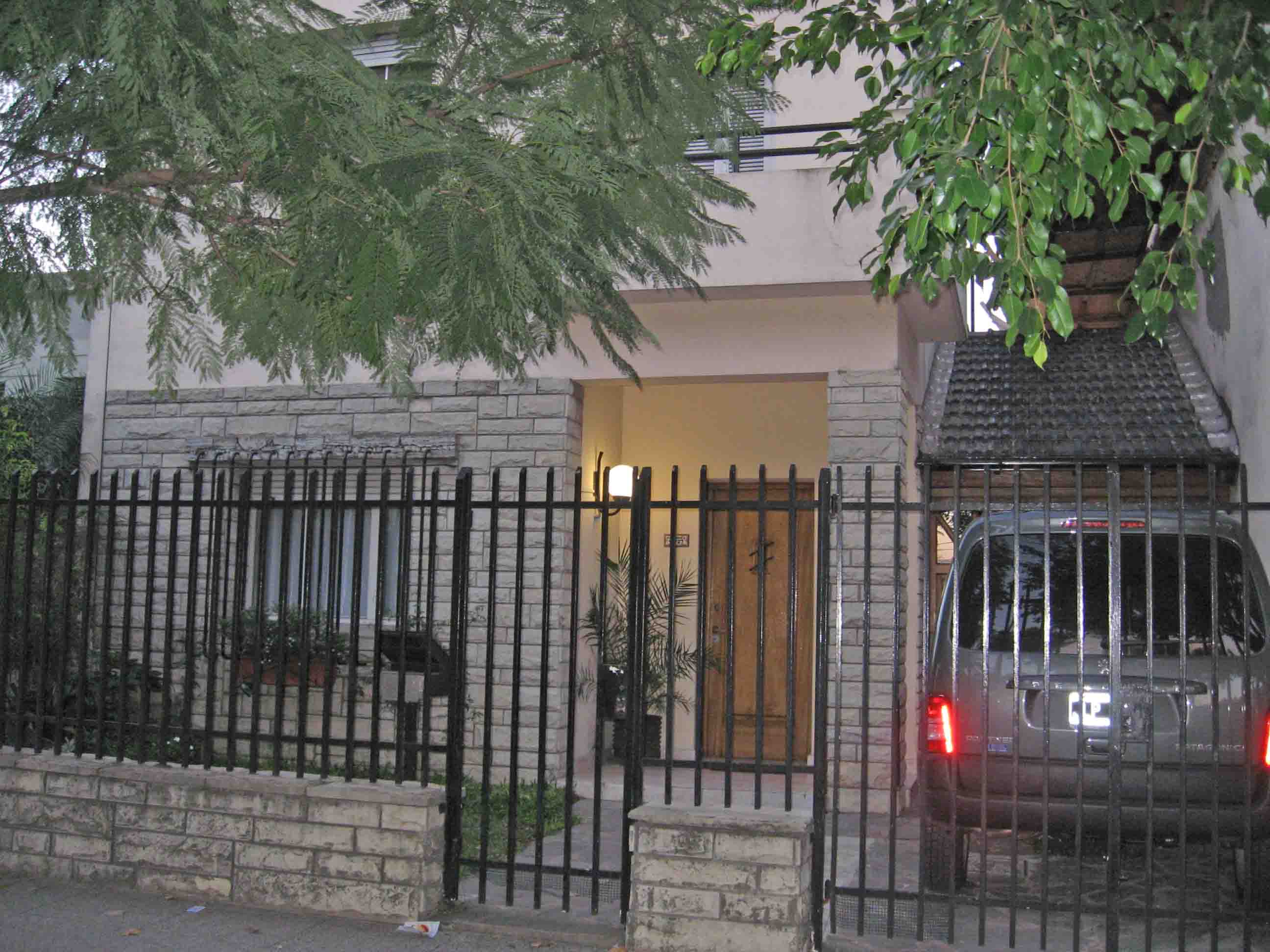 V138 Haedo Venta Casa en 2 plantas - 7 amb. con patio, quincho y garage A cuadras Estacion