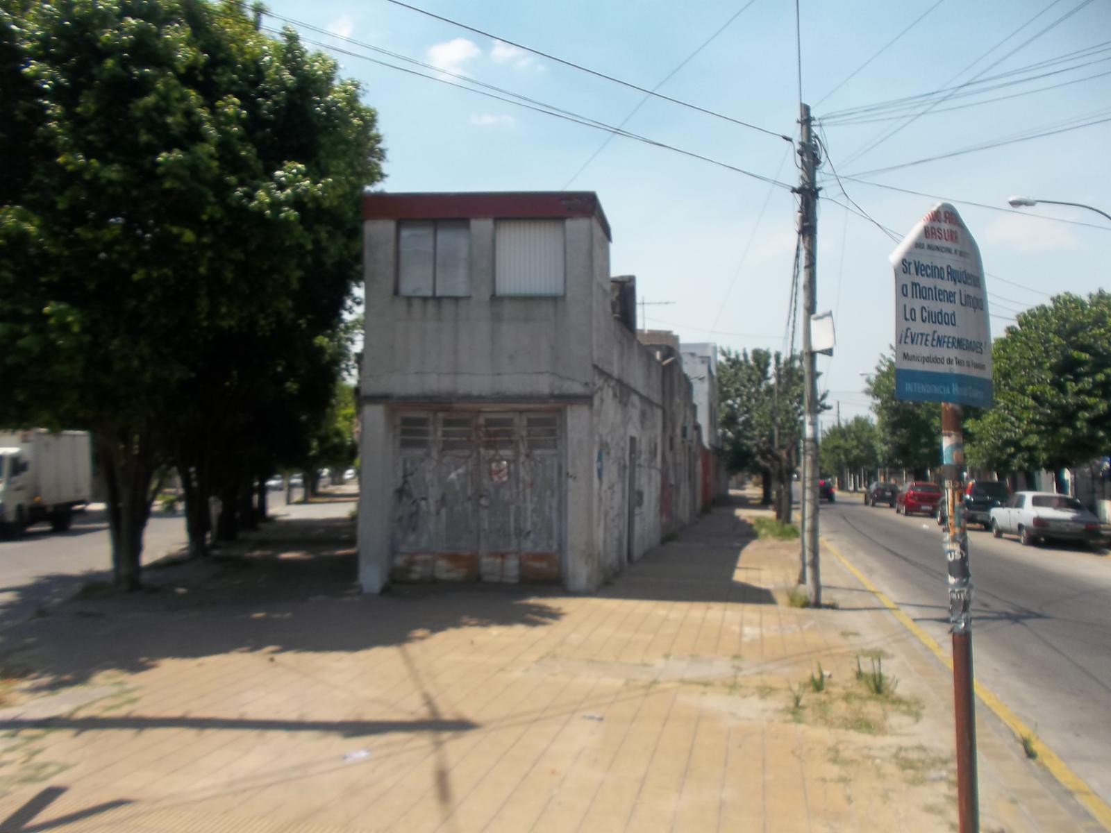 CASA EN ESQUINA  - SUIZA AL 2800 - CASEROS - 3 DE FEBRERO