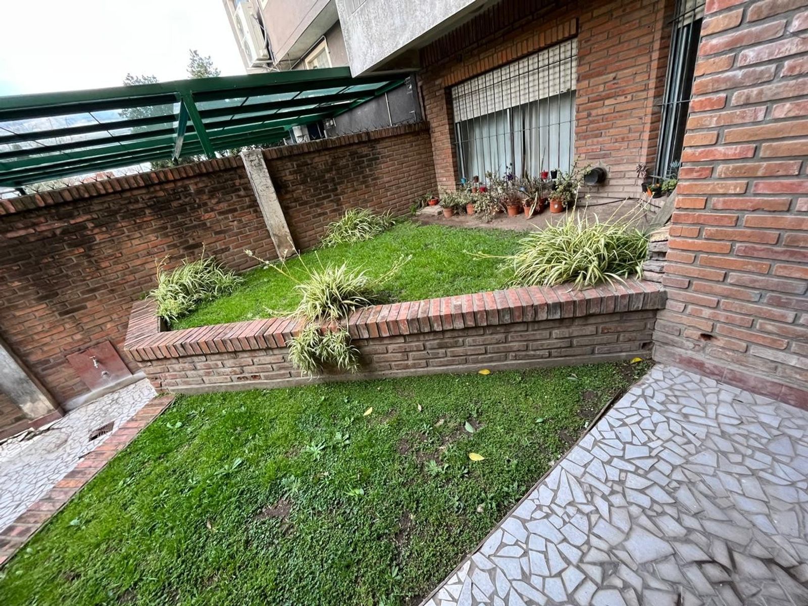 2 AMBIENTES CON COCINA SEPARADA Y BALCÓN