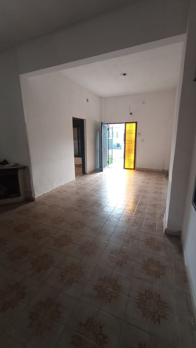 Ntra. Sra. de La Merced al 5200 · Tres De Febrero — foto 16