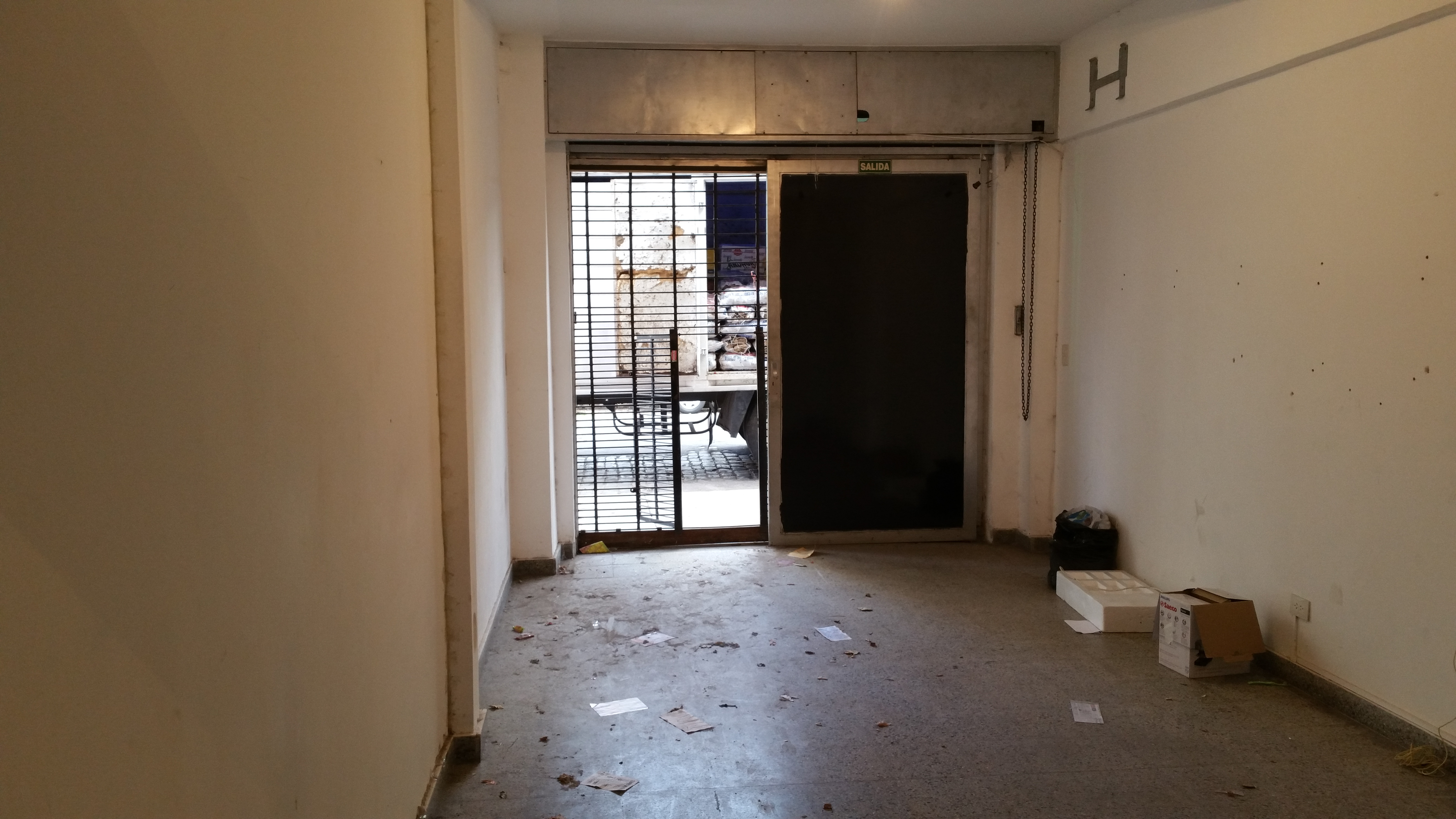 Exelente local en zona comercial a la callé de 78 metros cuadrados en dos plantas 