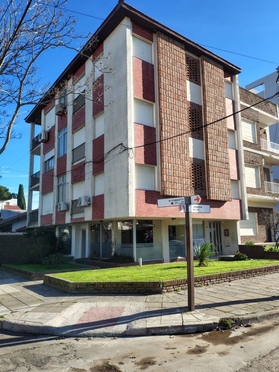 VENTA DPTO DOS DORMITORIOS A PASOS DEL MAR Y DE LA PEATONAL , SEGUNDO PISO POR ESCALERA, LAVADERO, COCHERA CERRADA