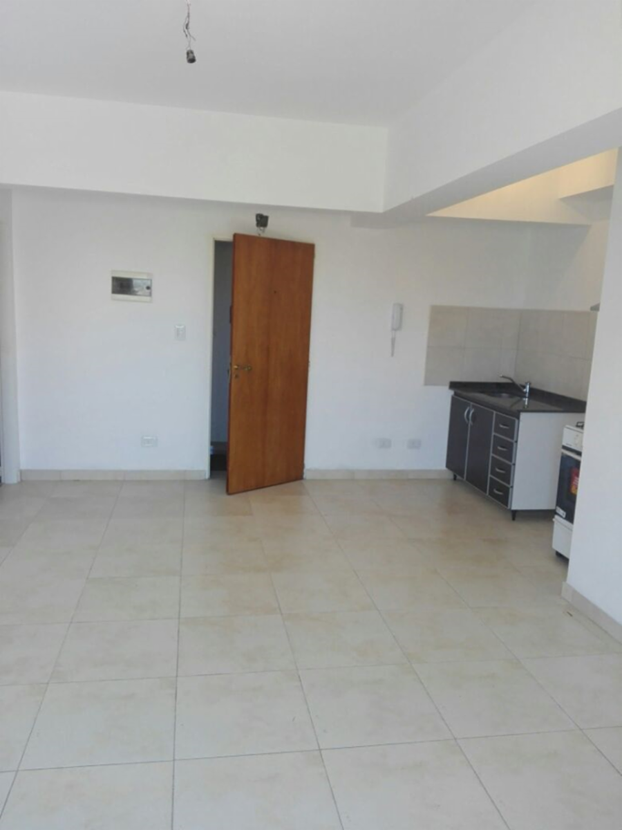 AV. Pte. Juan DOmingo Peron 1080 · San Miguel — foto 5
