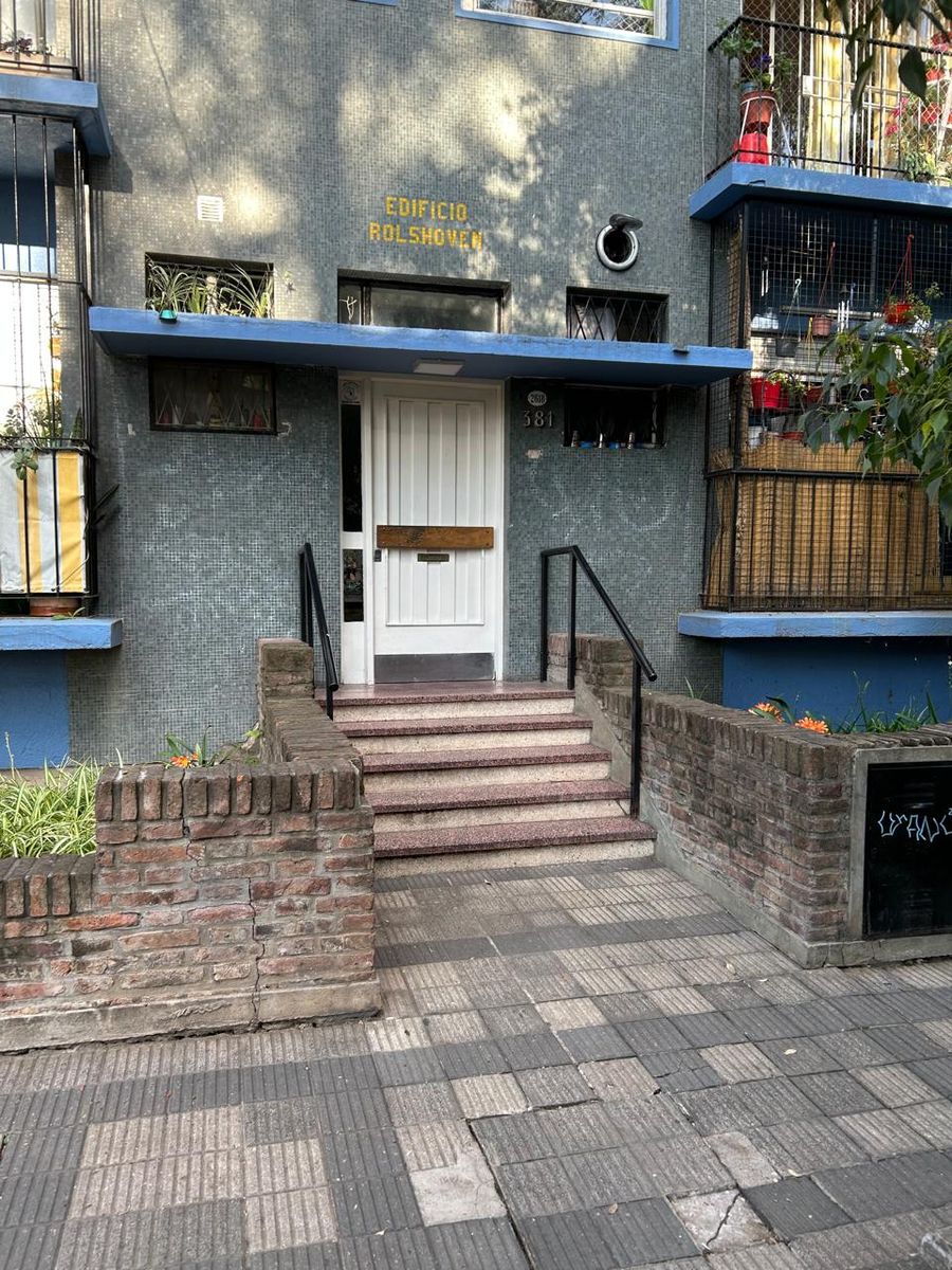 VENTA departamento 2 amb al frente piso 2 excelente ubicación