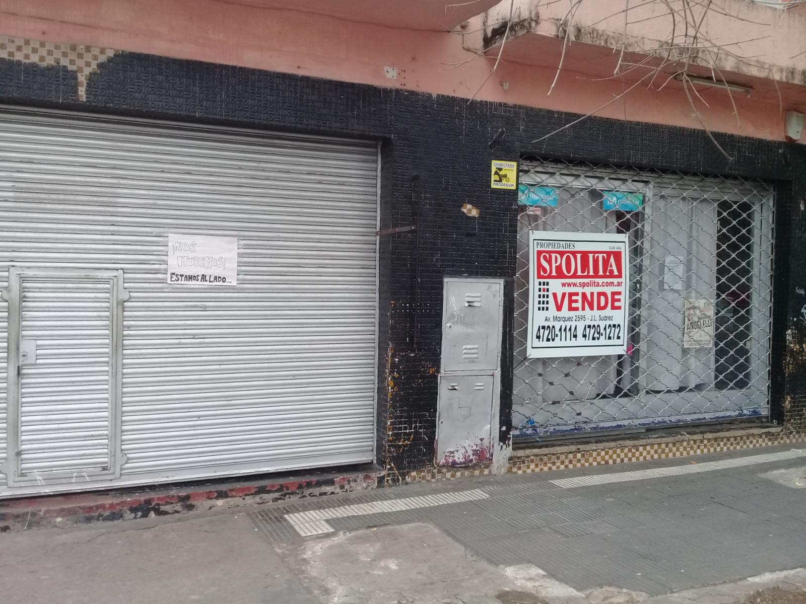 EXCELENTE LOCAL FRENTE 2 VIDRIERAS AL LADO DE COLEGIO.