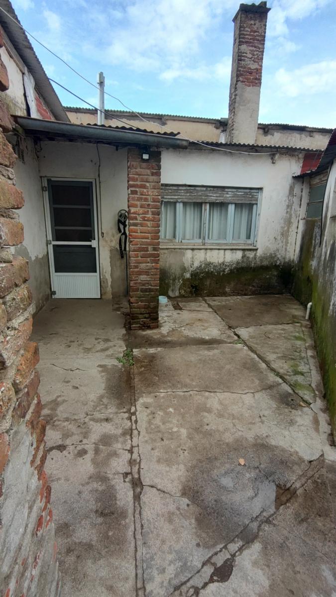 VENDO CASA C/LOCAL EN ORENSE (JP.RIGLOS 160) · Tres Arroyos — foto 12