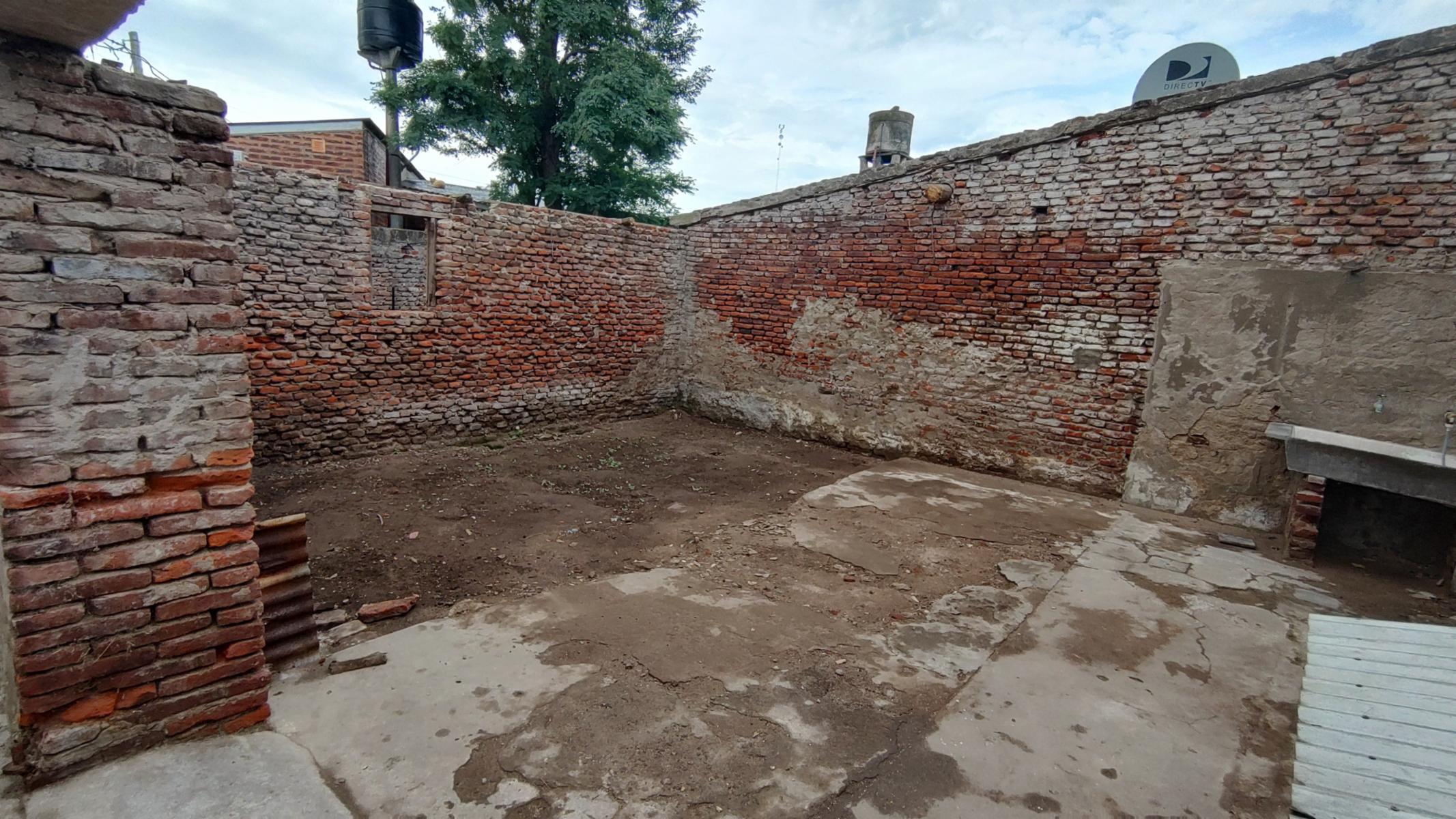 VENDO CASA C/LOCAL EN ORENSE (JP.RIGLOS 160) · Tres Arroyos — foto 13