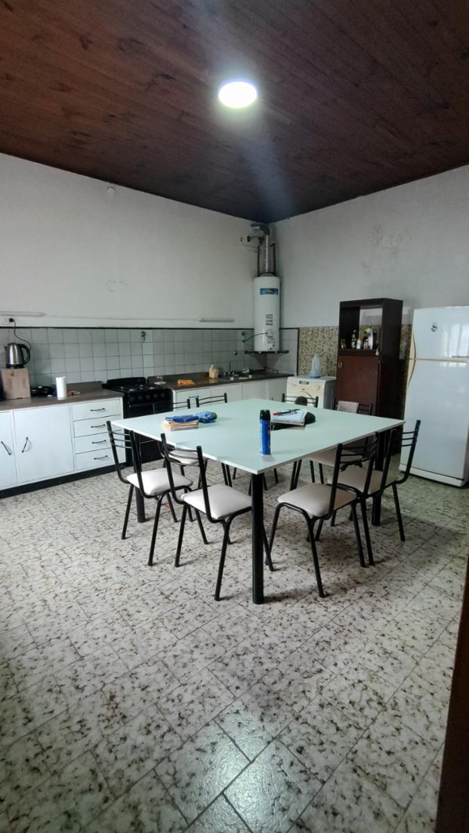 VENDO CASA C/LOCAL EN ORENSE (JP.RIGLOS 160) · Tres Arroyos — foto 3