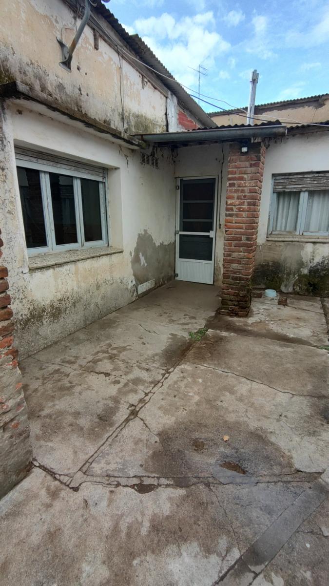 VENDO CASA C/LOCAL EN ORENSE (JP.RIGLOS 160) · Tres Arroyos — foto 6