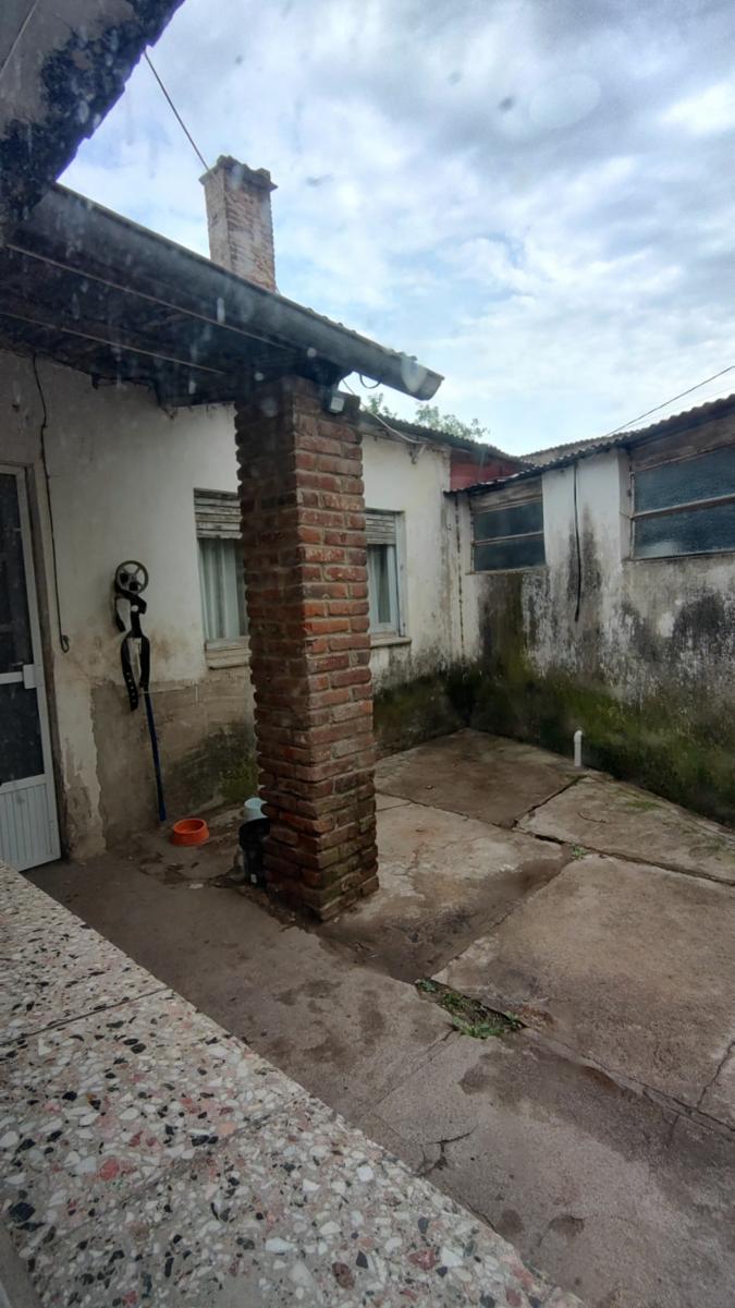 VENDO CASA C/LOCAL EN ORENSE (JP.RIGLOS 160) · Tres Arroyos — foto 8