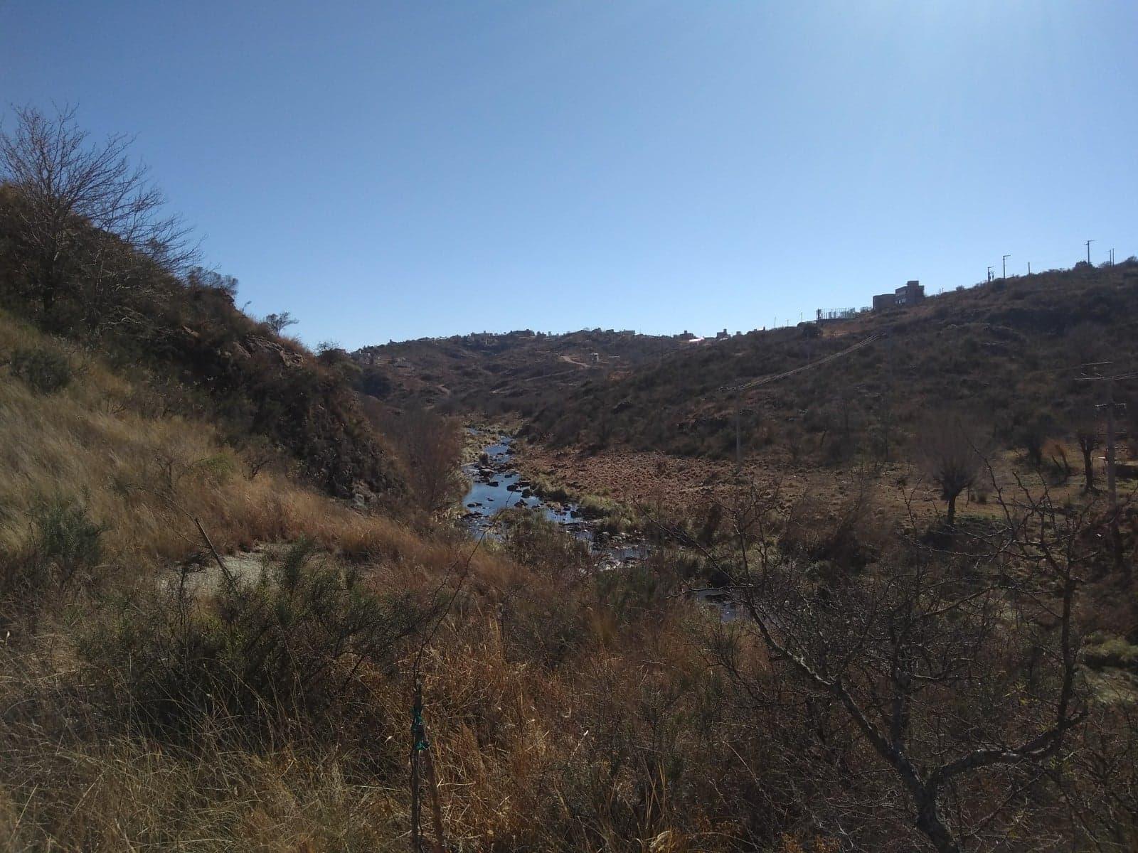 HERMOSO LOTE CON COSTA LA RIO LOS CHORRILLOS CARLOS PAZ SIERRAS