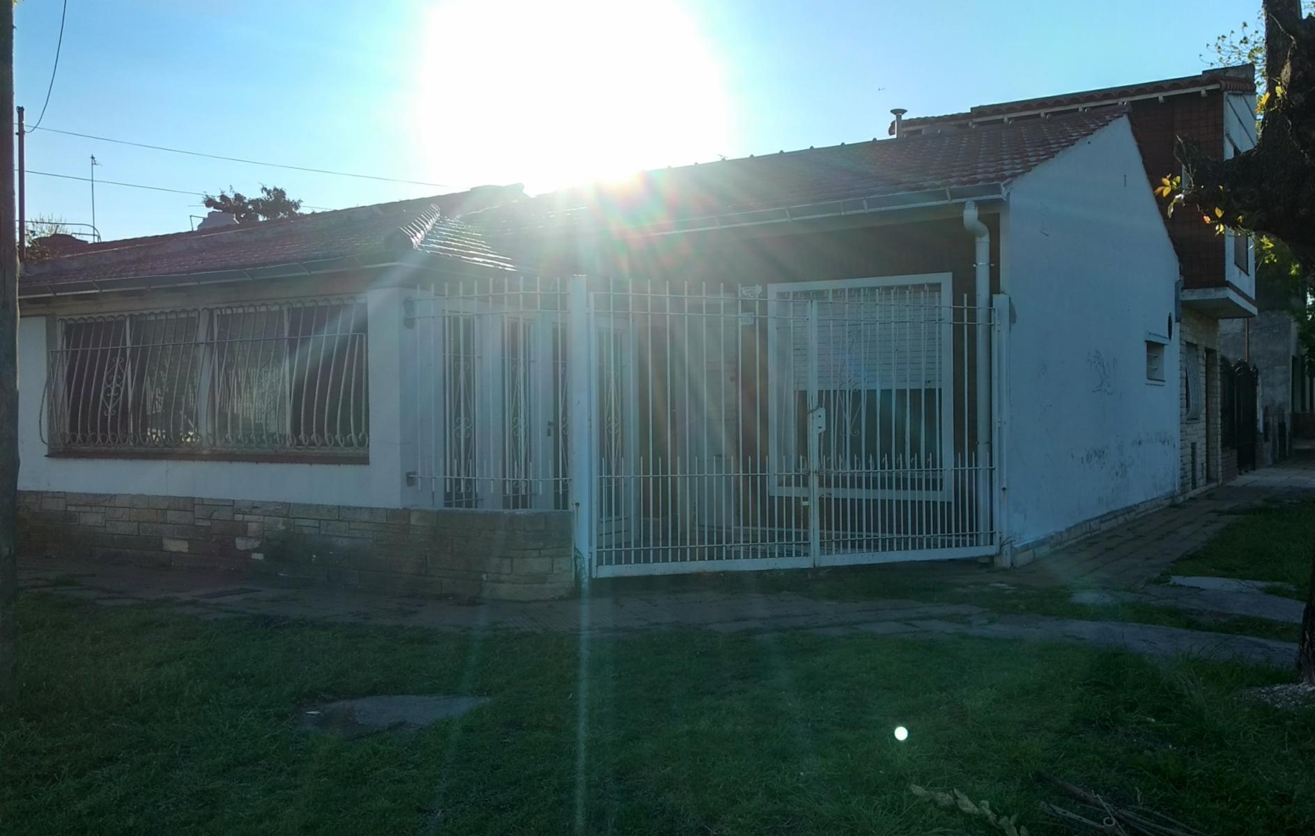 Excelente casa 4 amb con cochera - Villa Ballester