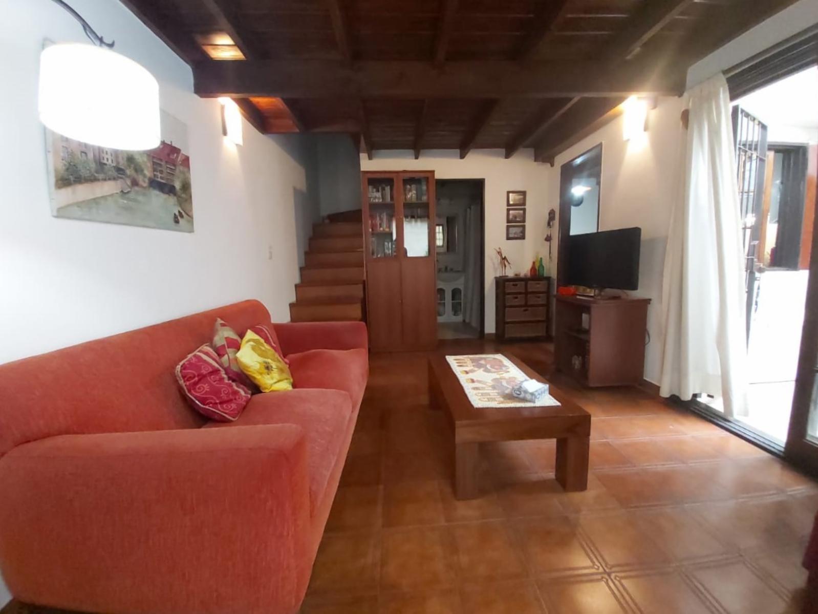 IMPECABLE DUPLEX DE 2 AMBIENTES EN VILLA SARMIENTO. VENTA