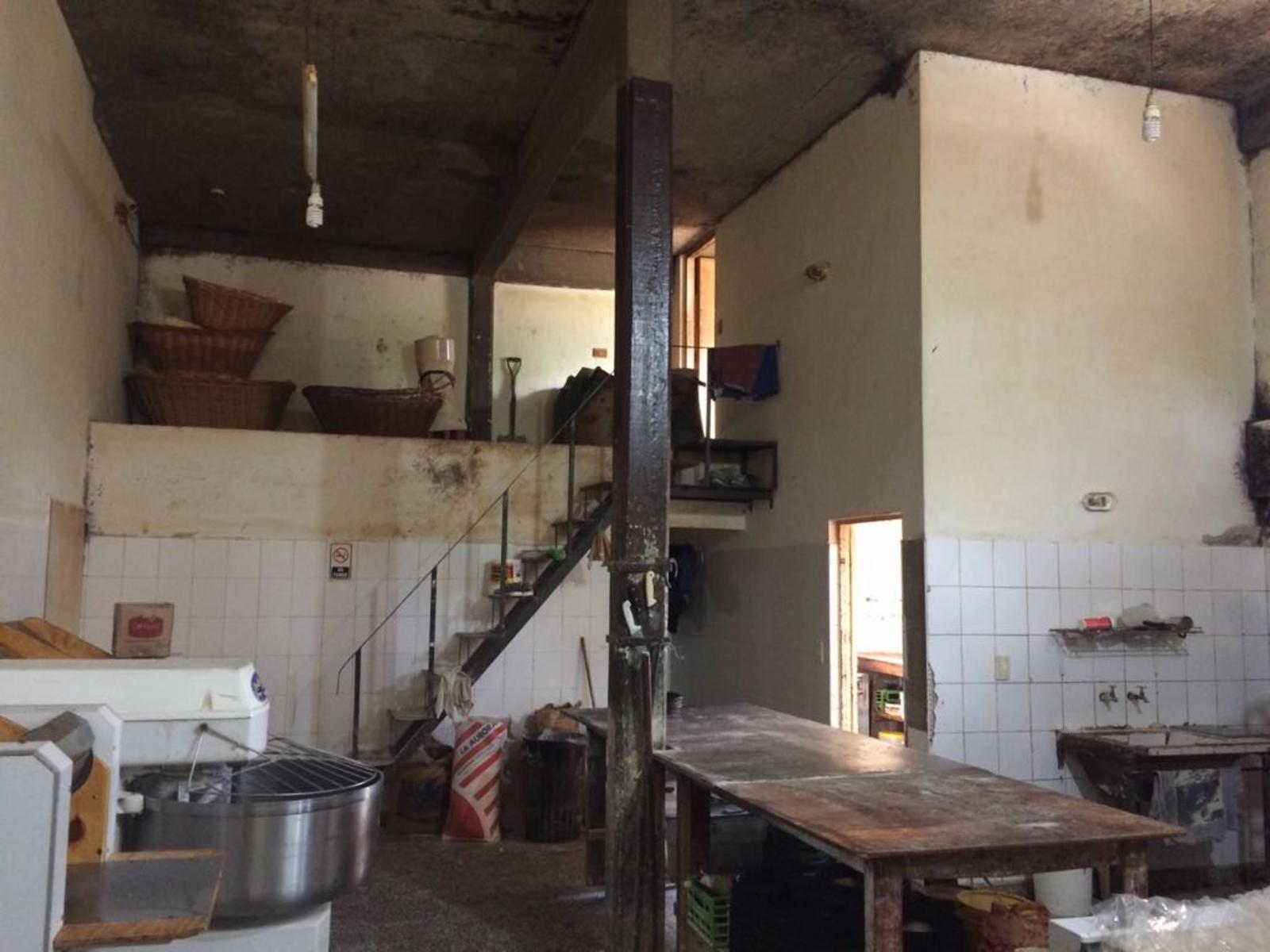 Casa - Local - en venta - Escobar - MATEO GELVES, ENTRE TRAVI Y 25 DE MAYO · Escobar — foto 6