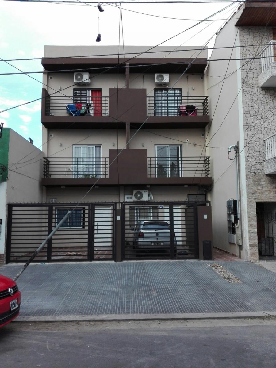 SE VENDE DEPARTAMETO 2 AMBIENTES EN PB - CONTRAFRENTE CON PATIO EN  VILLA LUZURIAGA