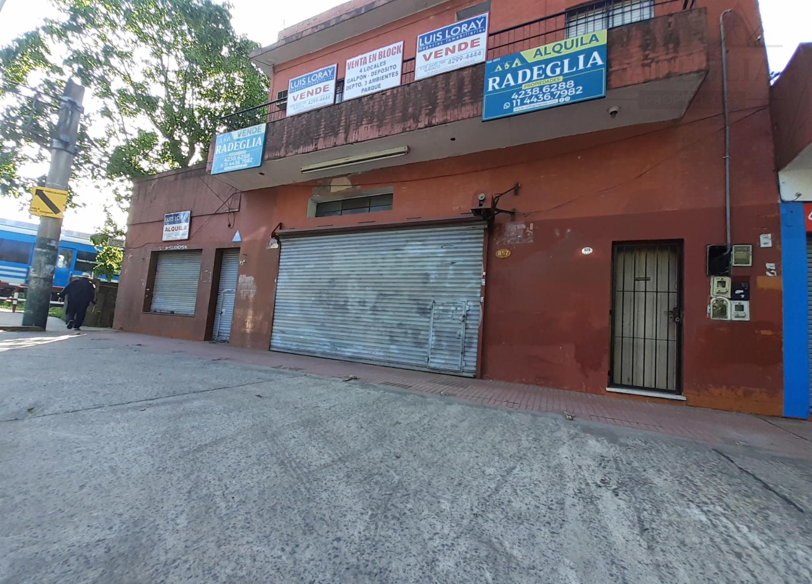 Local comercial sobre 9 de Julio importante tráfico de gente.