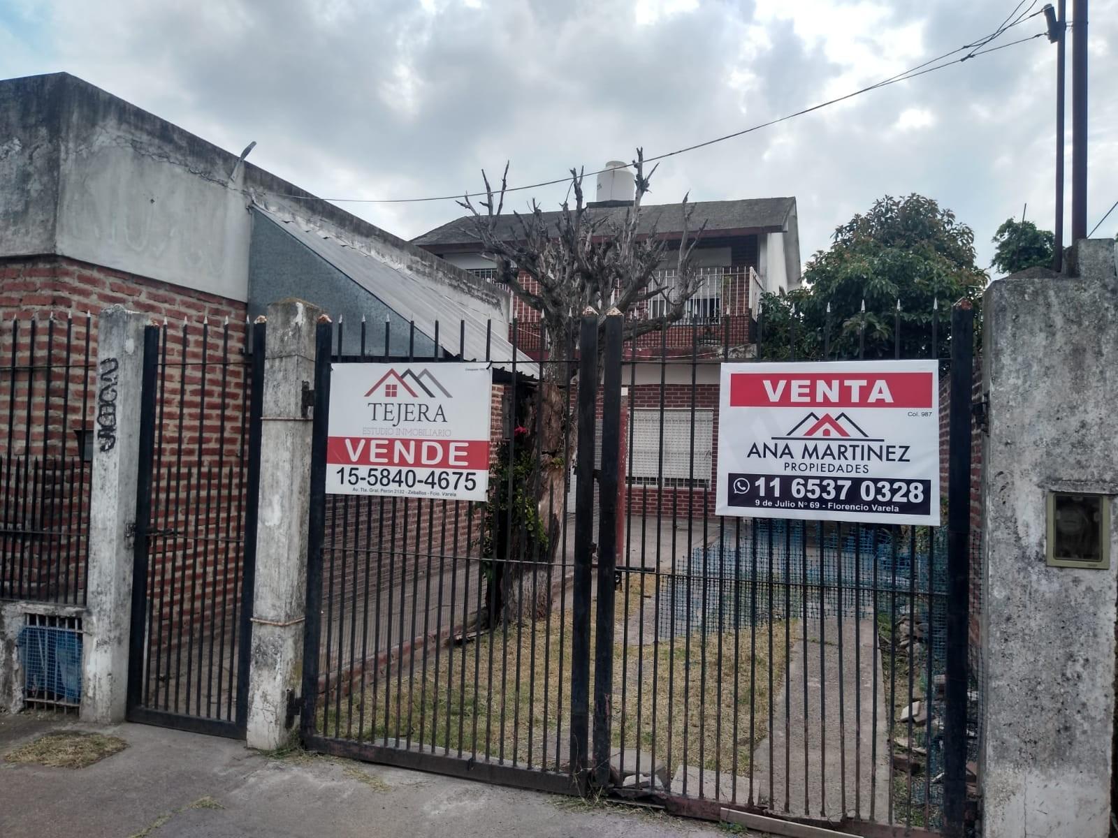 Retasado venta  por viaje Casa con local barrio Monte Cudine