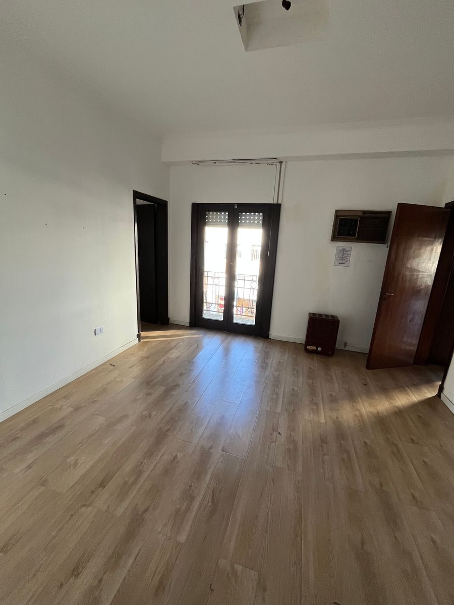 Esteban Adrogue 1009 · Almirante Brown — foto 12