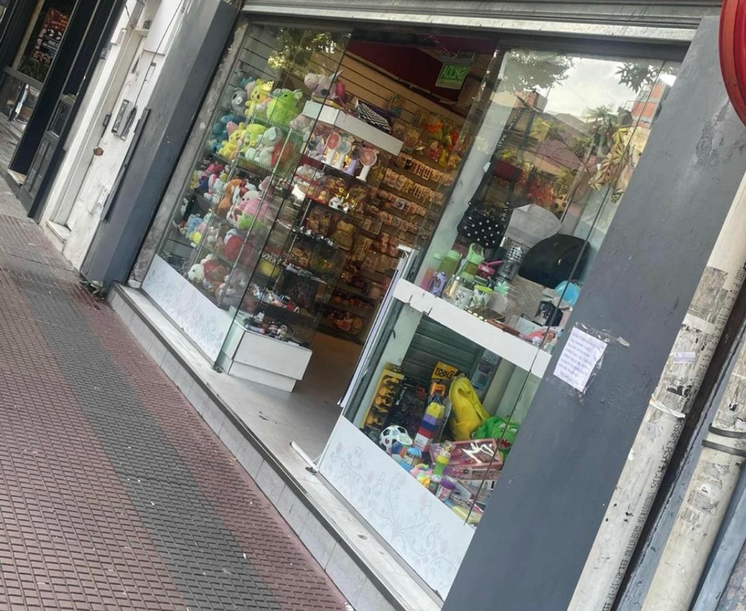 Av Caseros 2900 · Parque Patricios — foto 3