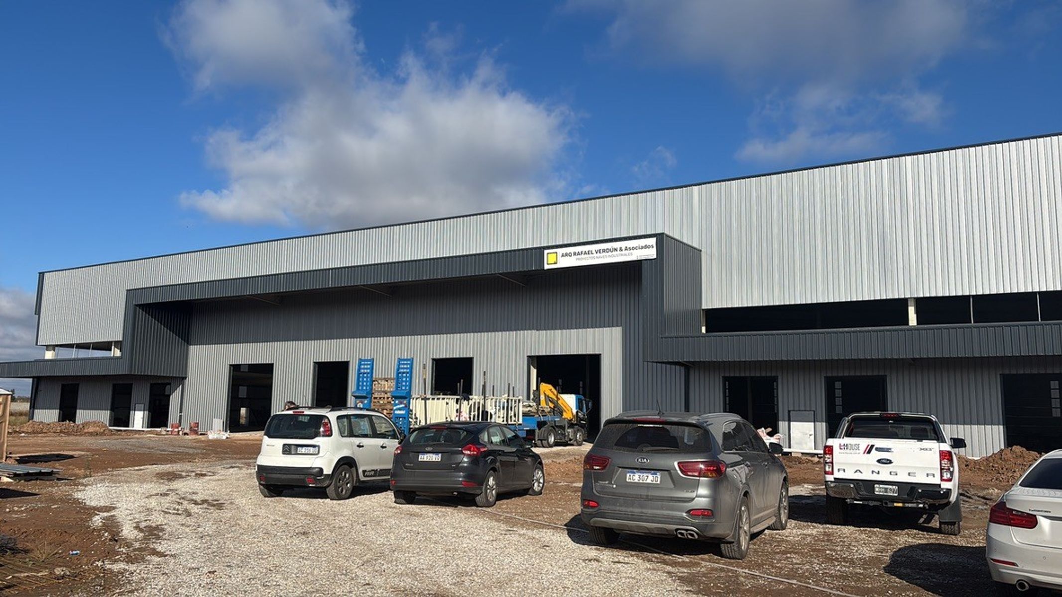 EXCELNTE NAVE INDUSTRIAL  AUTOPISTA ROSARIO CORDOBA A ESTRENAR