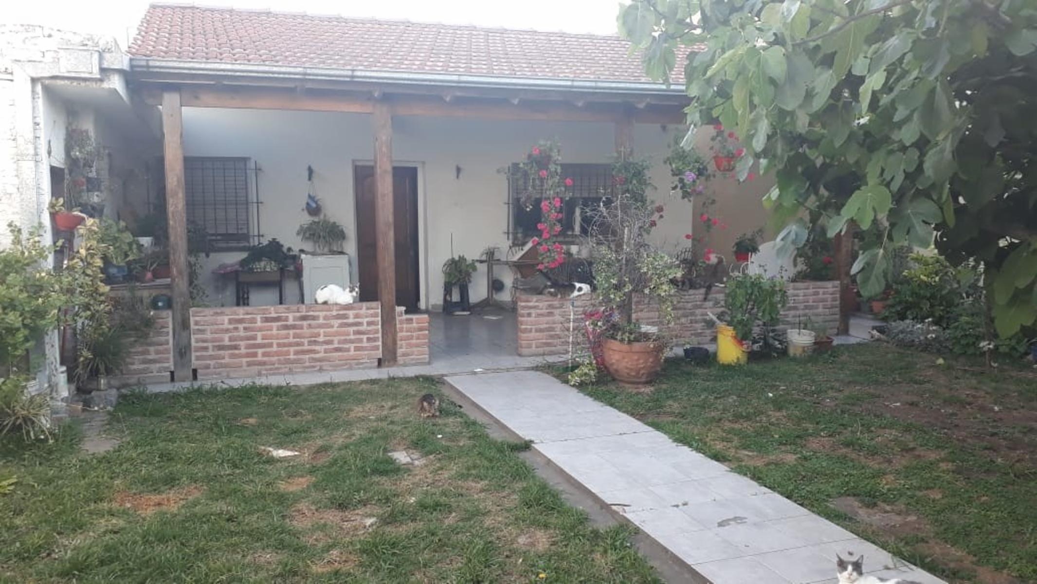 Casa En Venta Leon Bloy 700 Ituzaingo, Oportunidad