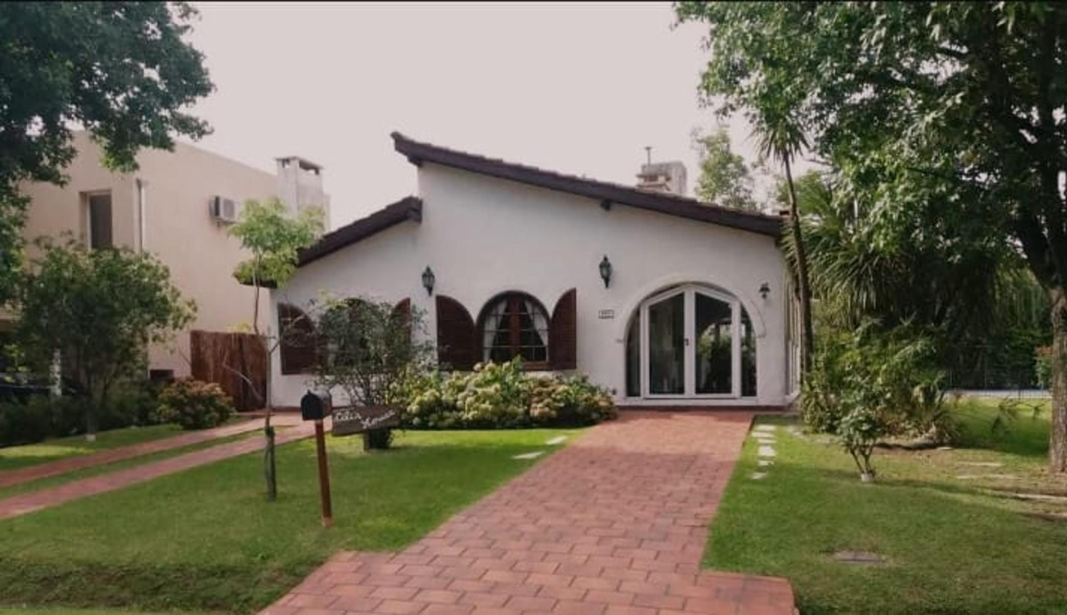 EXCELENTE CASA 3 AMB - COUNTRY BANCO PROVINCIA
