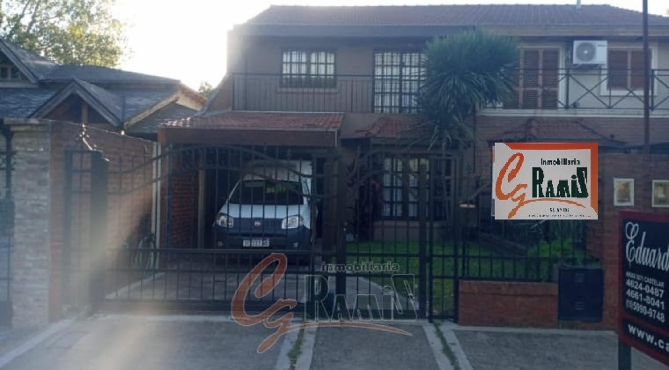 Casa con parque y piscina, En Venta  Darragueira 1700