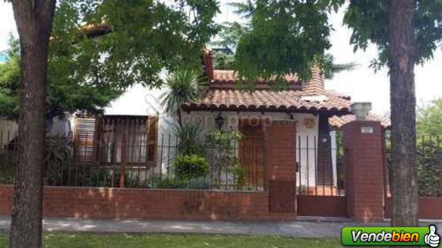 Ituzaingo C/Est. y 5 C/Av.Rivadavia Chalet S/381 Mt2.. 4 Amb.Pque Pileta D220000