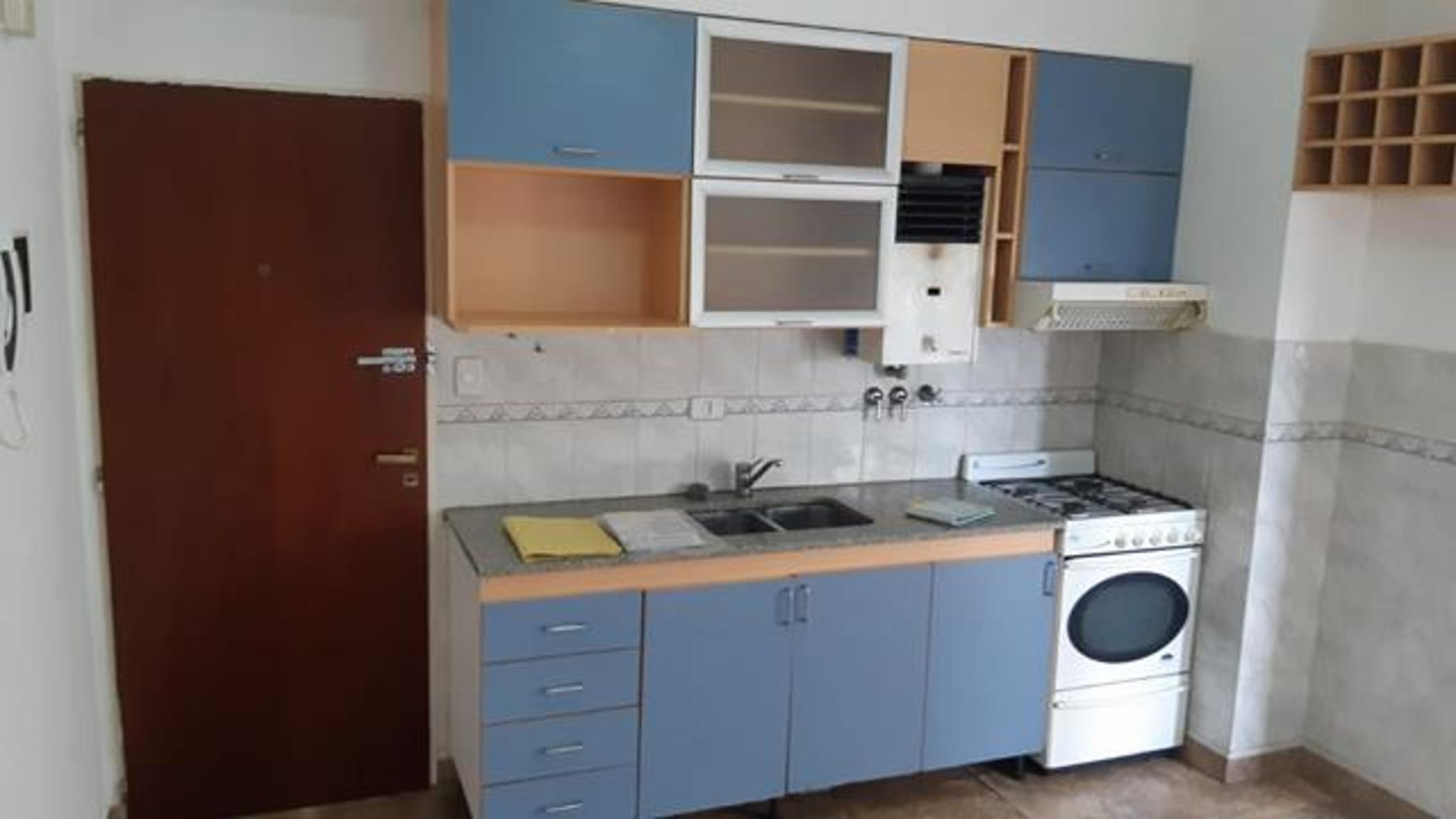 DTO 2 AMB. INTERNO (AV.VELEZ SARSFIELD 451) C.MADERO