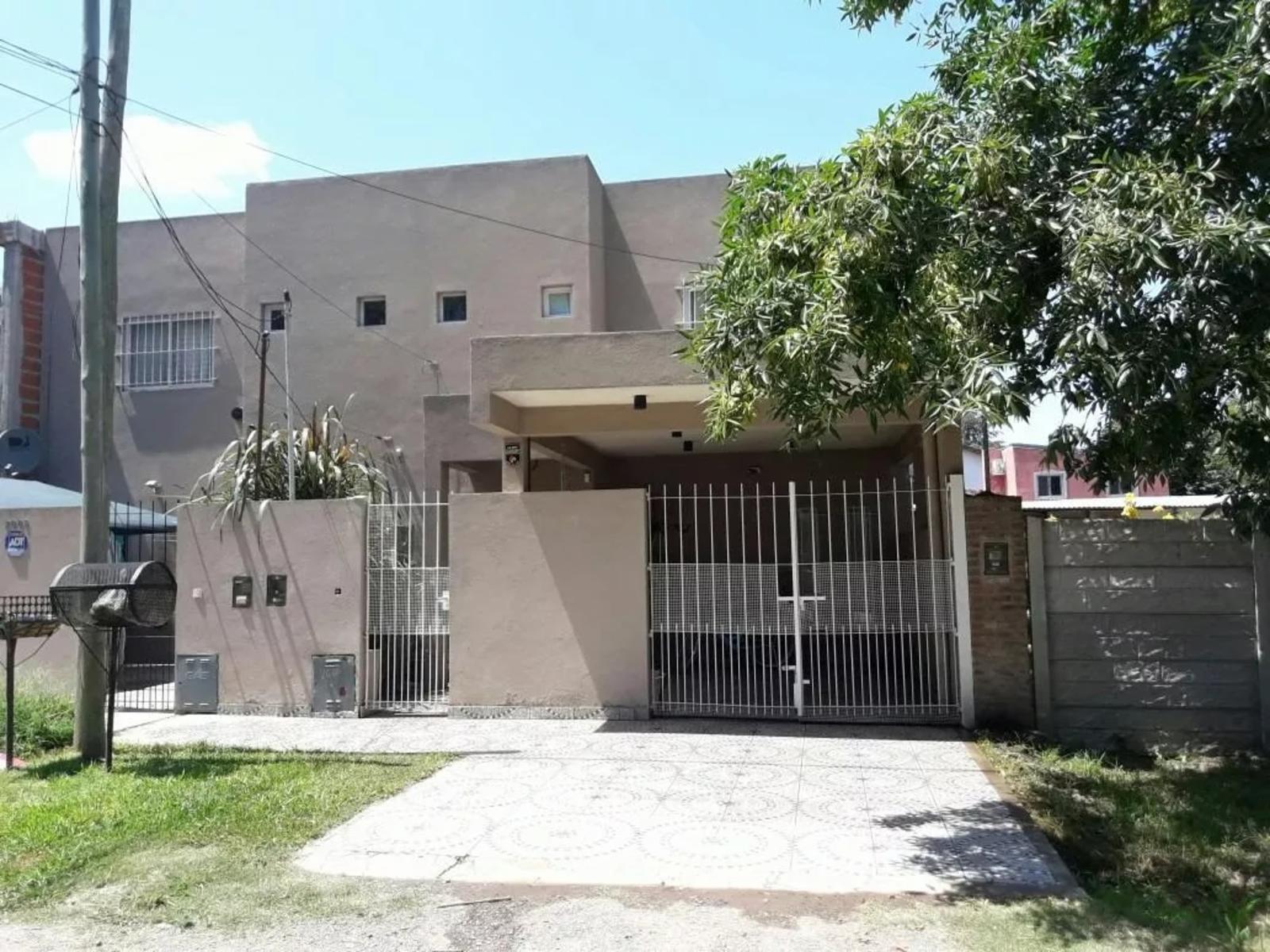 OPORTUNIDAD - CASA A LA VENTA EN DE VICENZO C.C
