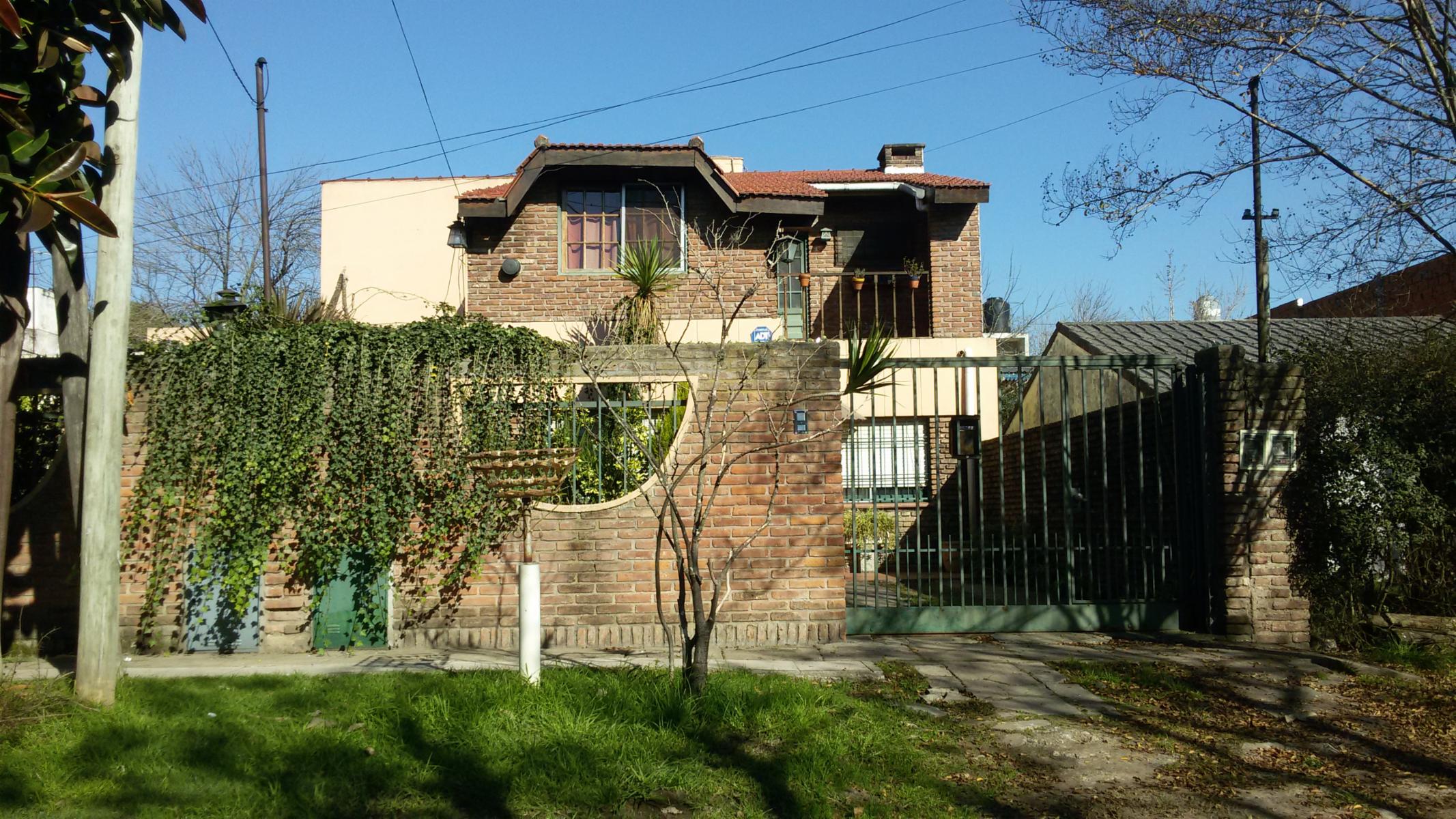 Ituzaingo Sur 2 Ptas. 6 Ambientes  Fondo Quincho  E-Coches 12 c/Estacion D185000..Gastos a Cargo Comprador..1551402300