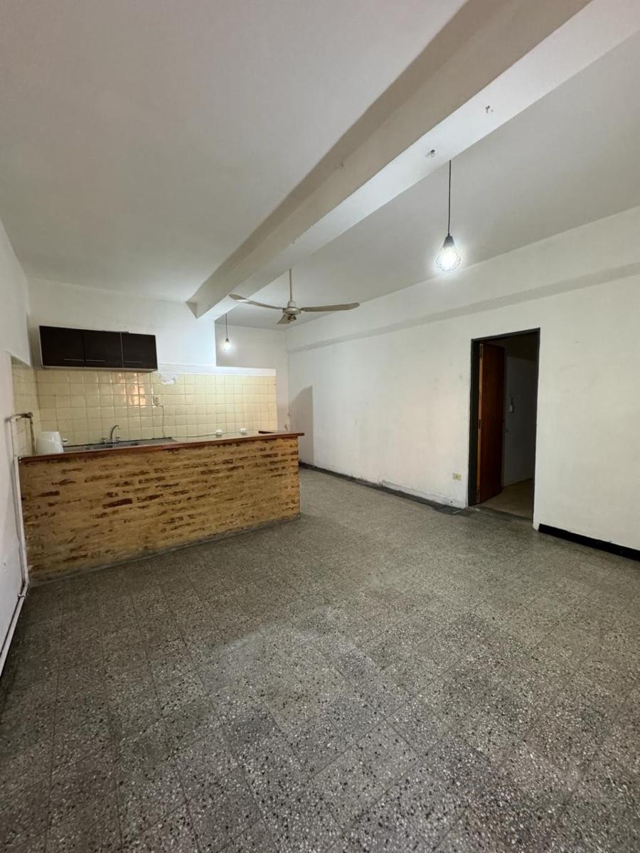 DEPARTAMENTO TIPO CASA DOS AMBIENTES AL FRENTE, SIN EXPENSAS. A METROS DE AV ARIETA CENTRO DE VILLA LUZURIAGA