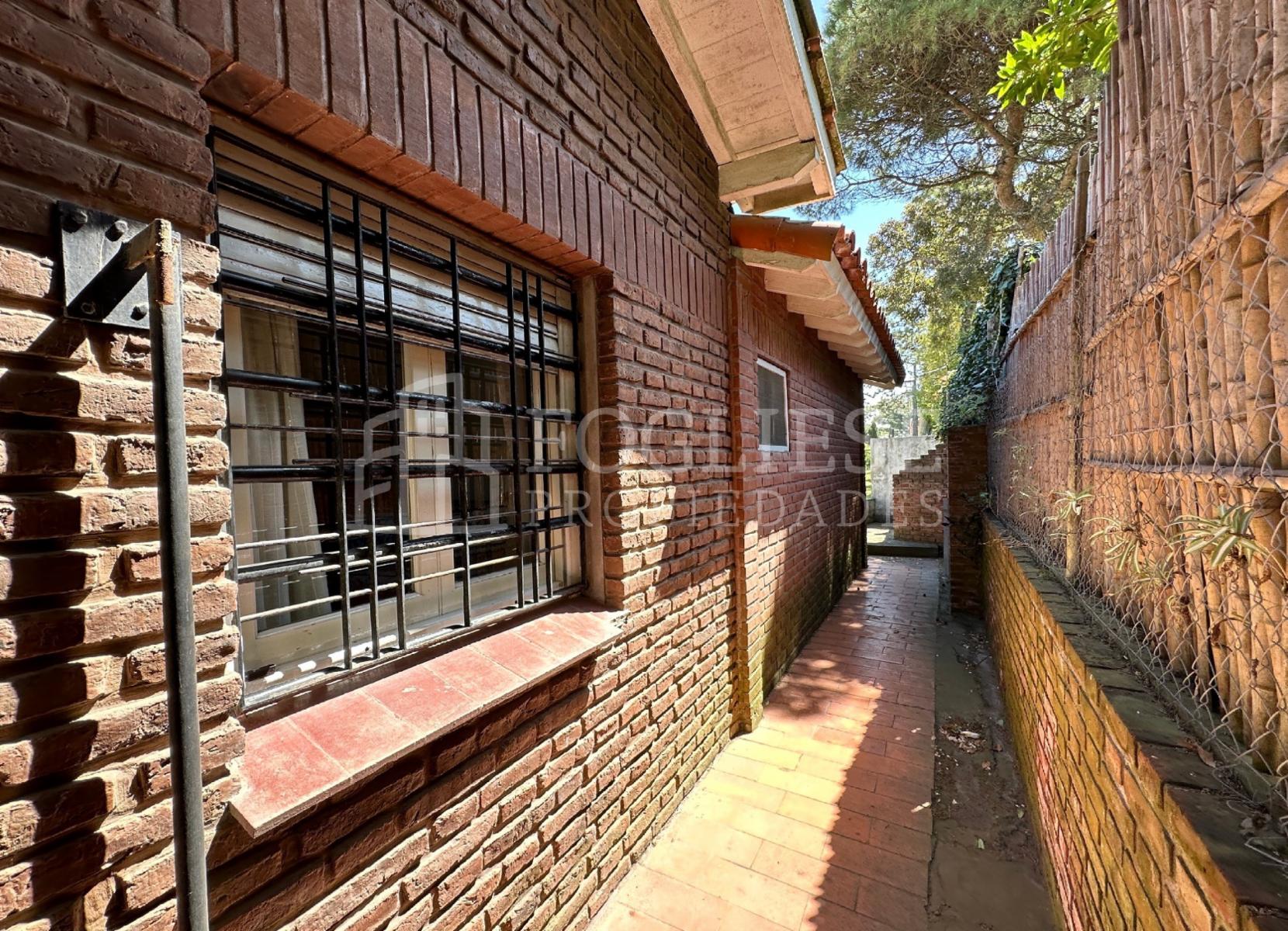 Avenida 4 entre Paseos 113 y 112 · Villa Gesell — foto 18