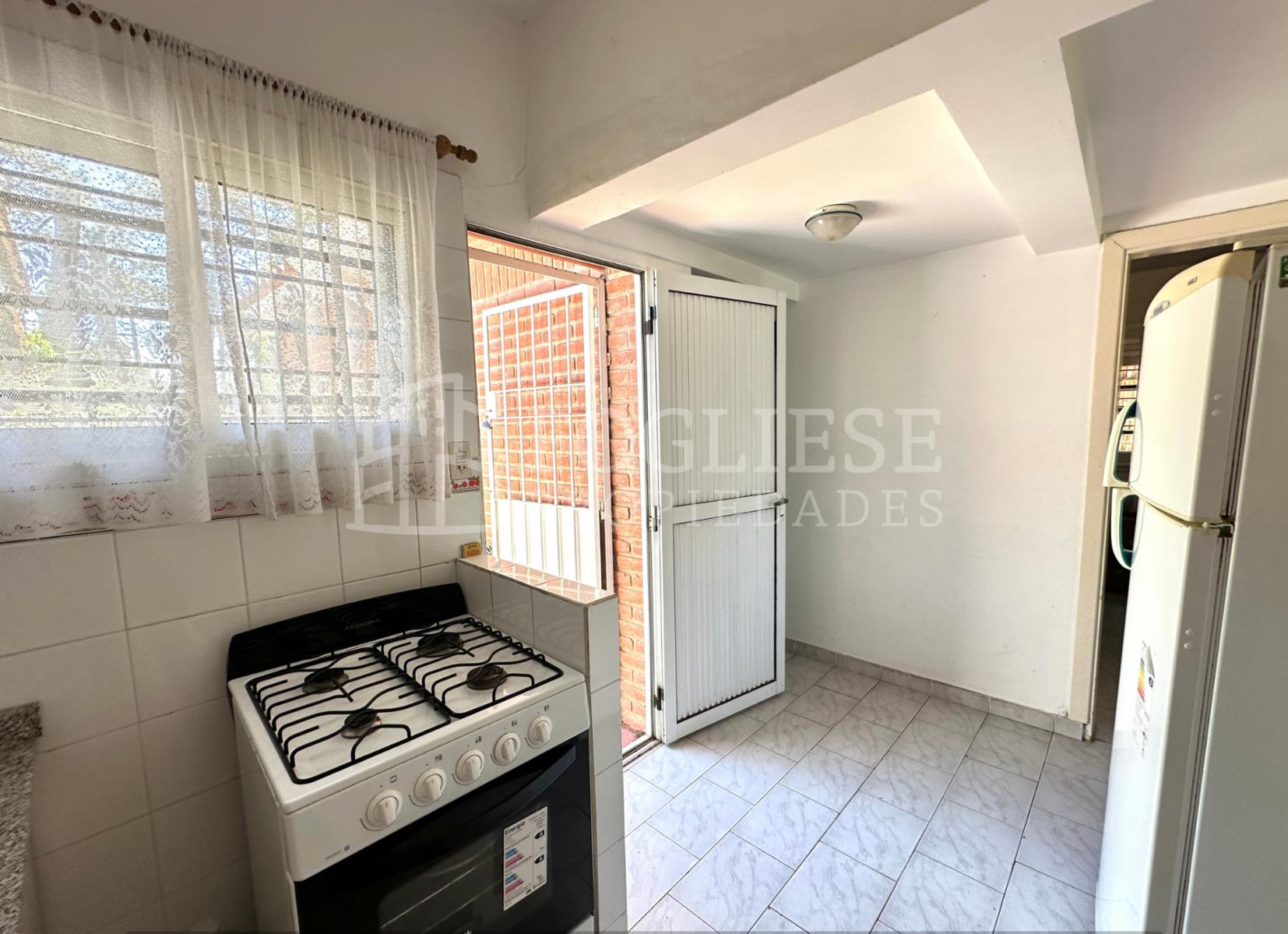 Avenida 4 entre Paseos 113 y 112 · Villa Gesell — foto 5