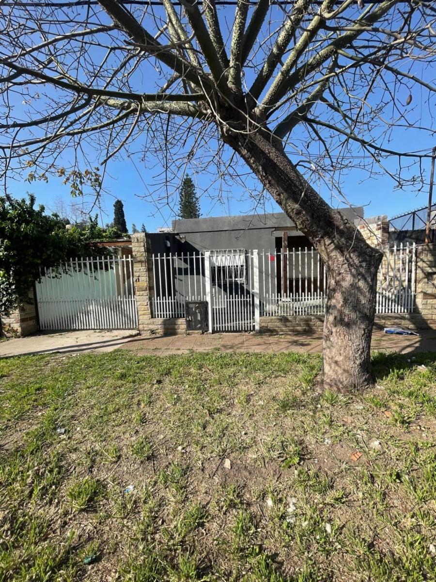 Casa de tres ambientes a la venta en San Miguel