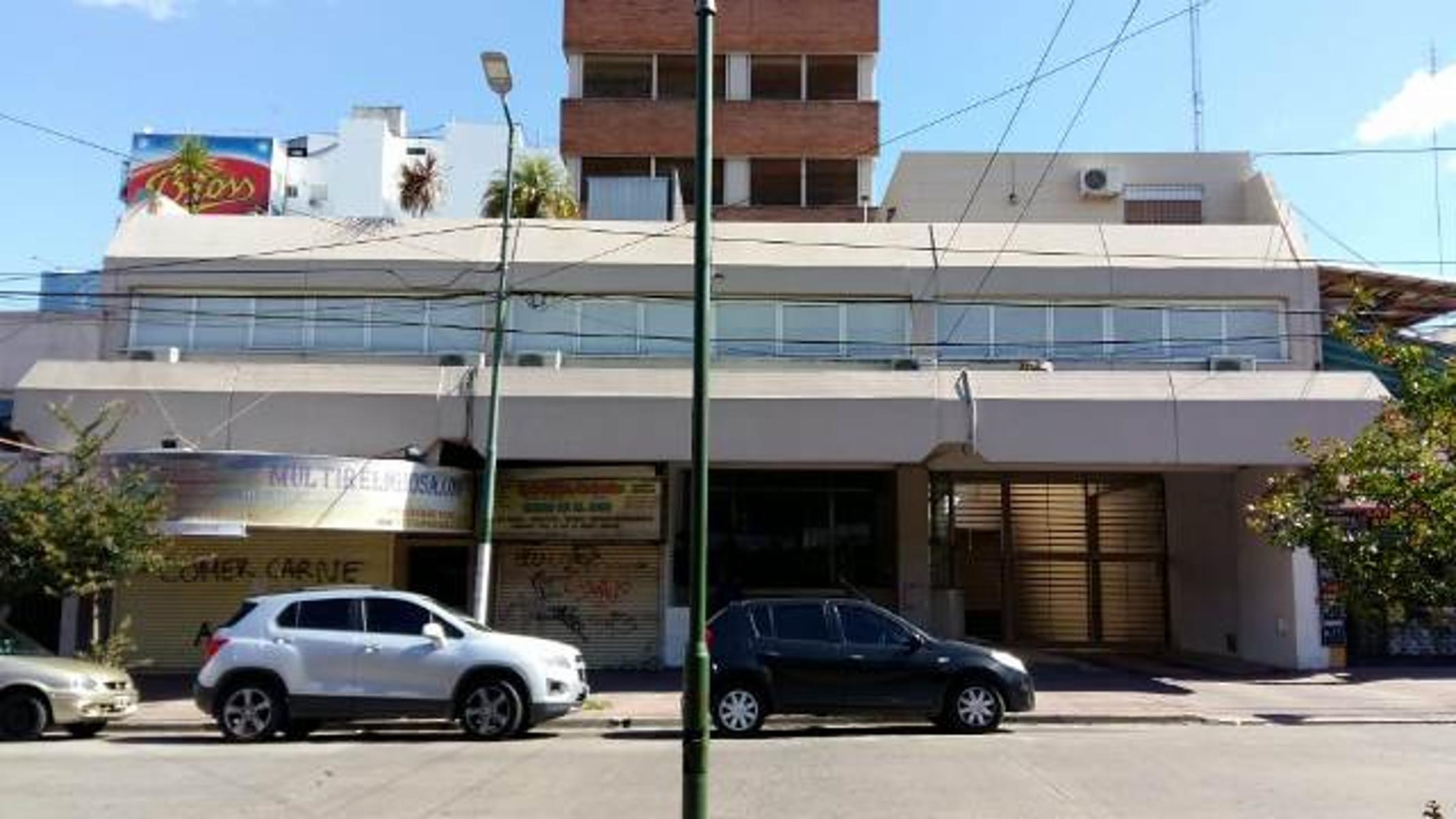 COCHERA CUBIERTA EN EXCELENTE UBICACION - BOEDO A METROS DE HIPOLITO YRIGOYEN