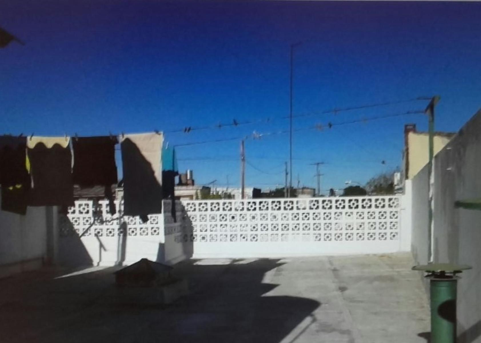 RAUL ALFONSIN 2300 · Lanús — foto 3