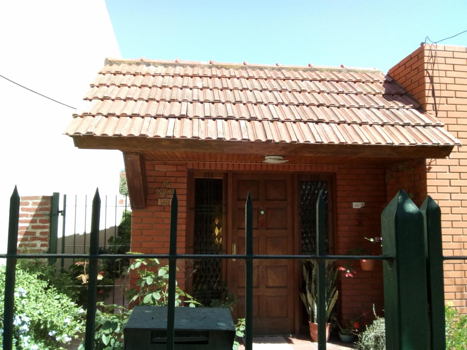 Casa en VENTA sobre calle asfaltada a pocas cuadras de la estación de Glew.