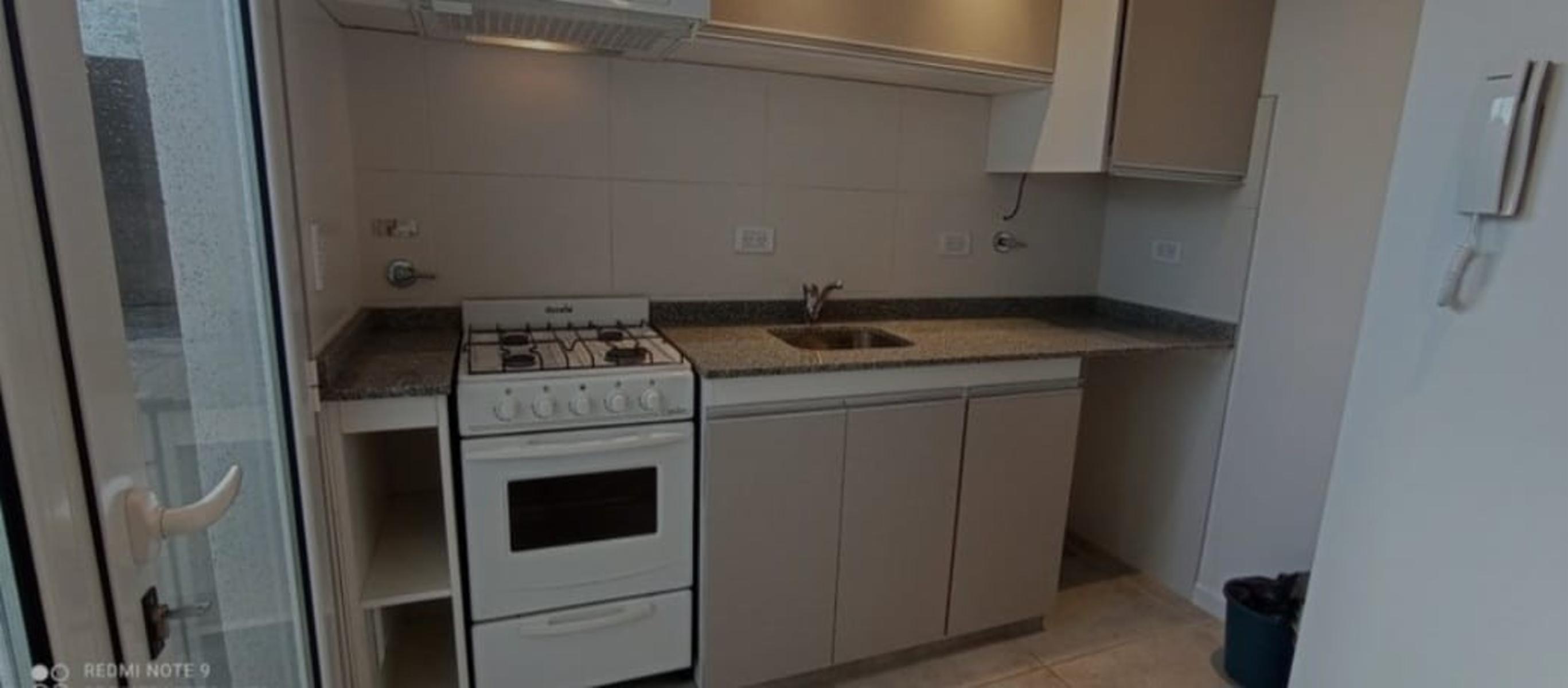 VENDO PROPIEDADES EN BLOCK LOCALES Y DEPTOS (AV. JARA AL 1800) MDP · General Pueyrredon — foto 4