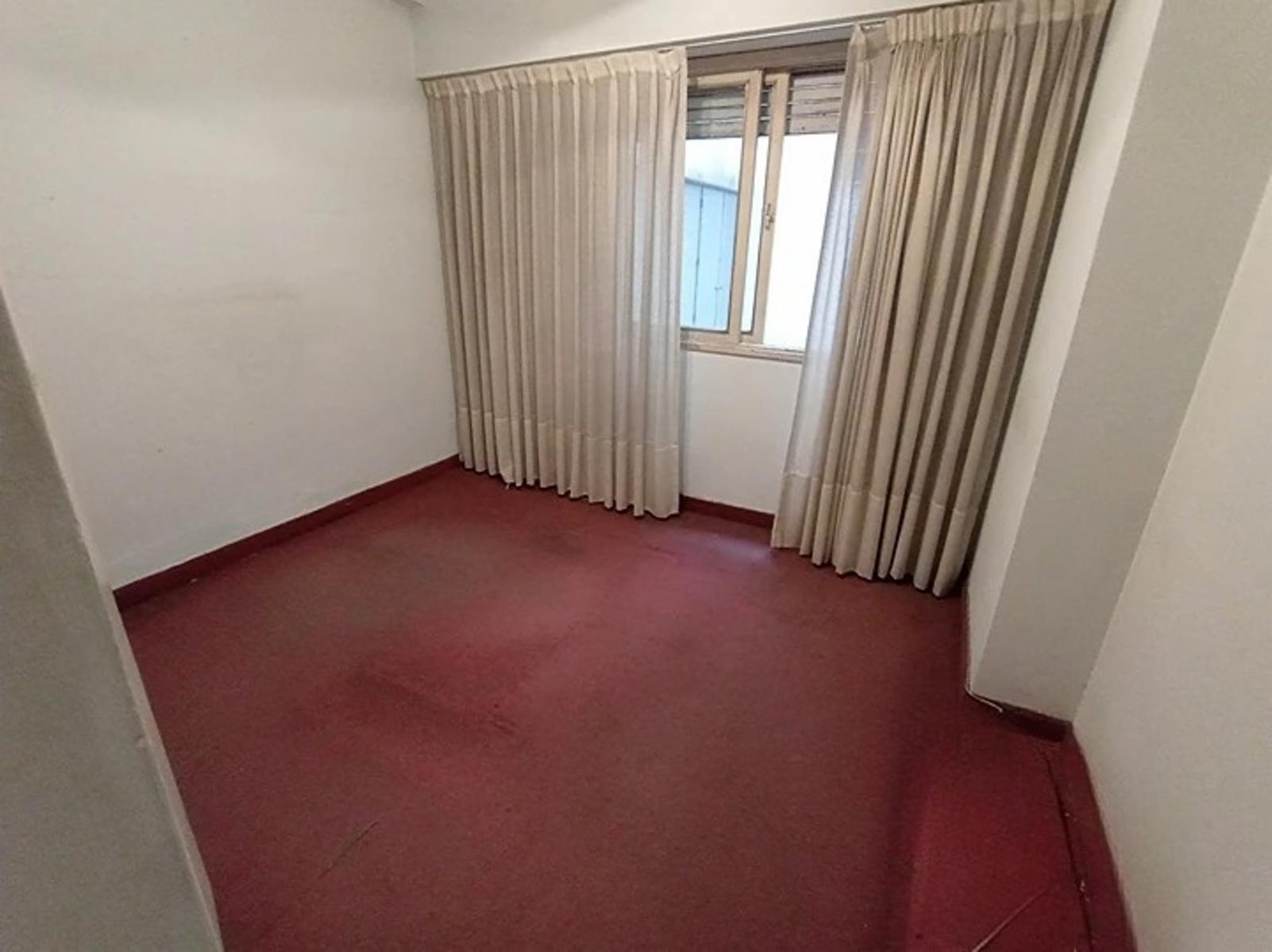 Remedios Escalda  de San Martin 160 · Morón — foto 4