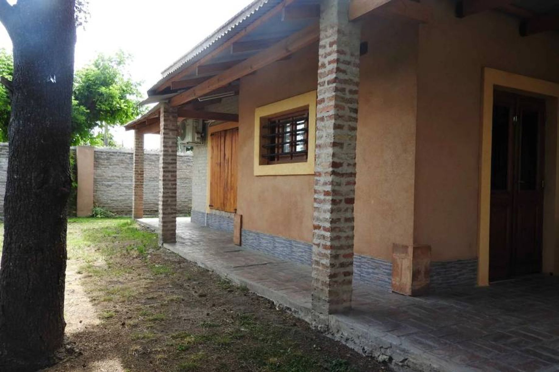 CASA DE 3 AMBIENTES EN VENTA - PERMUTA POR DEPARTAMENTO-VILLA TESEI