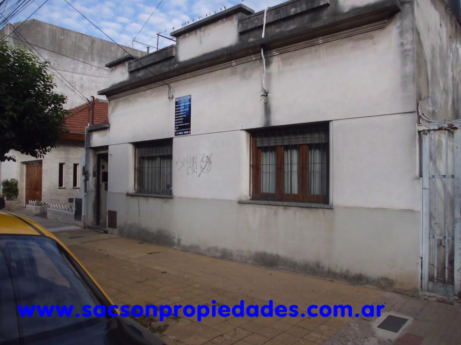 V567 Ciudadela venta Amplio lote 8.66 x 52.30 mts 4 cuadras Estacion