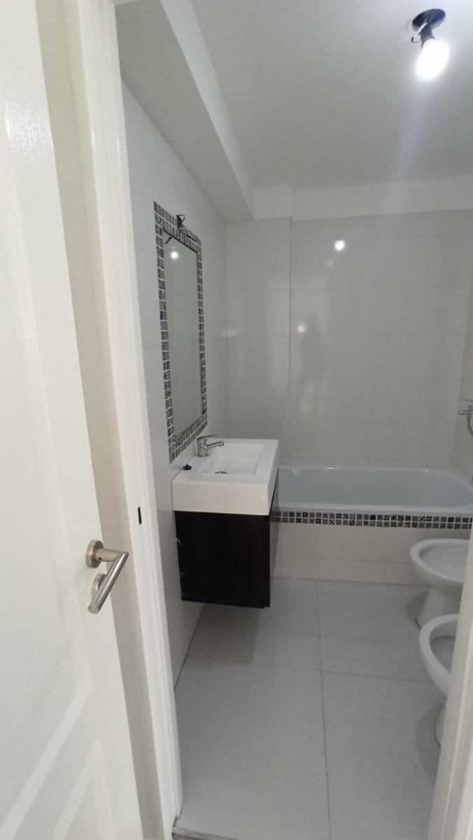 DEL VALLE IBERLUCEA 3000 · Lanús — foto 18