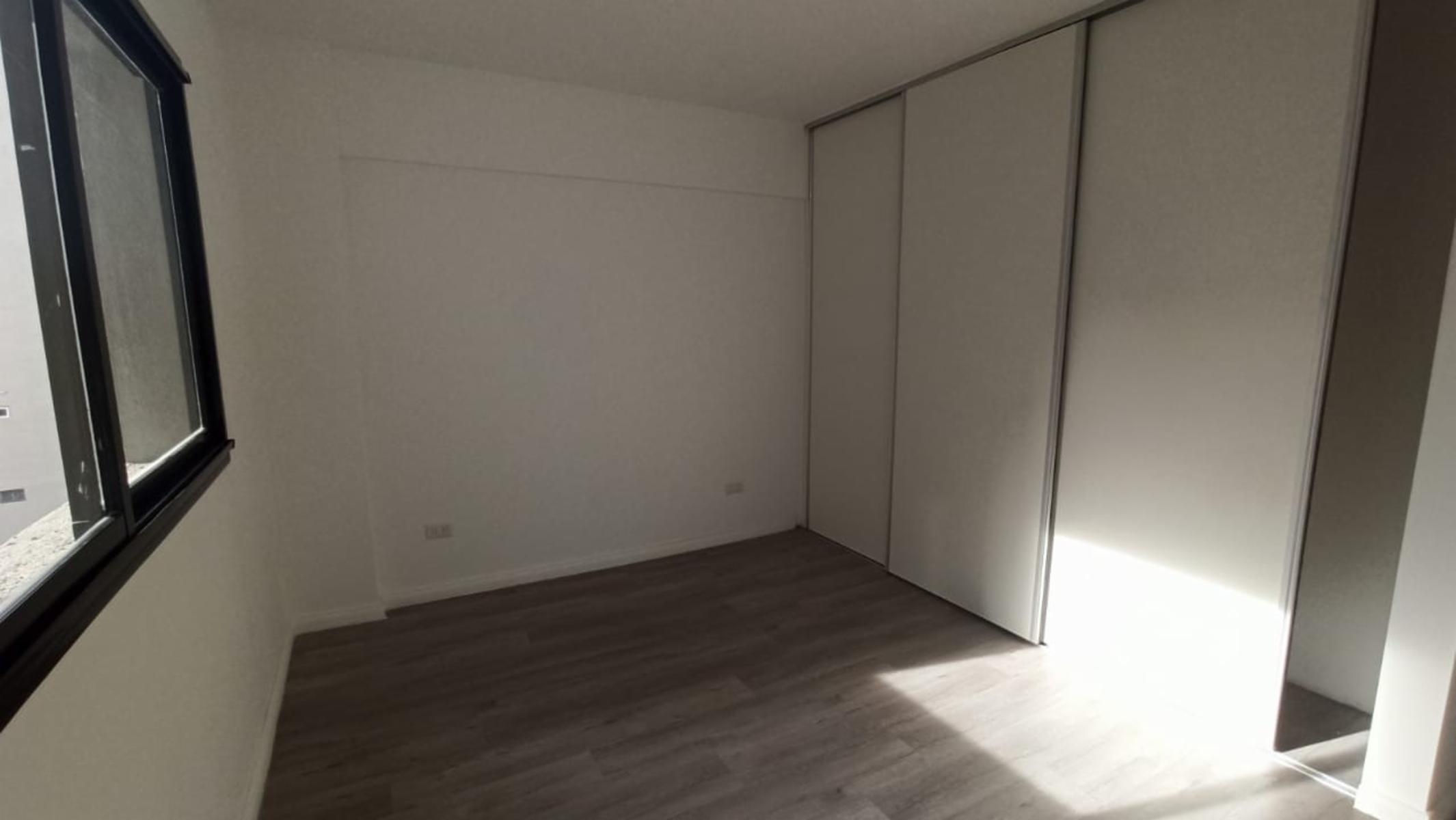 DEL VALLE IBERLUCEA 3000 · Lanús — foto 19