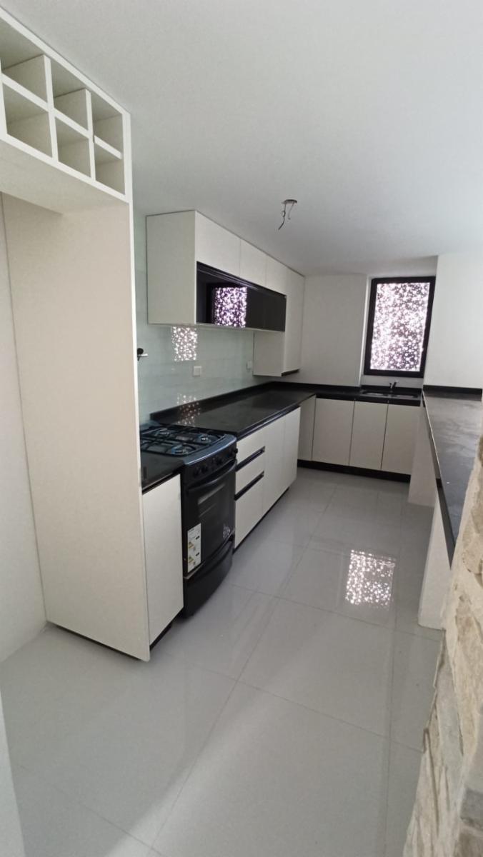 DEL VALLE IBERLUCEA 3000 · Lanús — foto 7