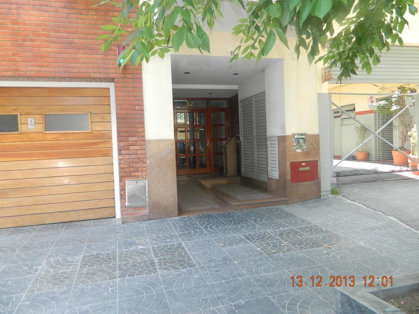 3 AMB CON 2 PATIOS , CON COCHERA EXCELENTE UBICACIÓN , A MTS DEL BVAR RAMÓN L FALCÓN.