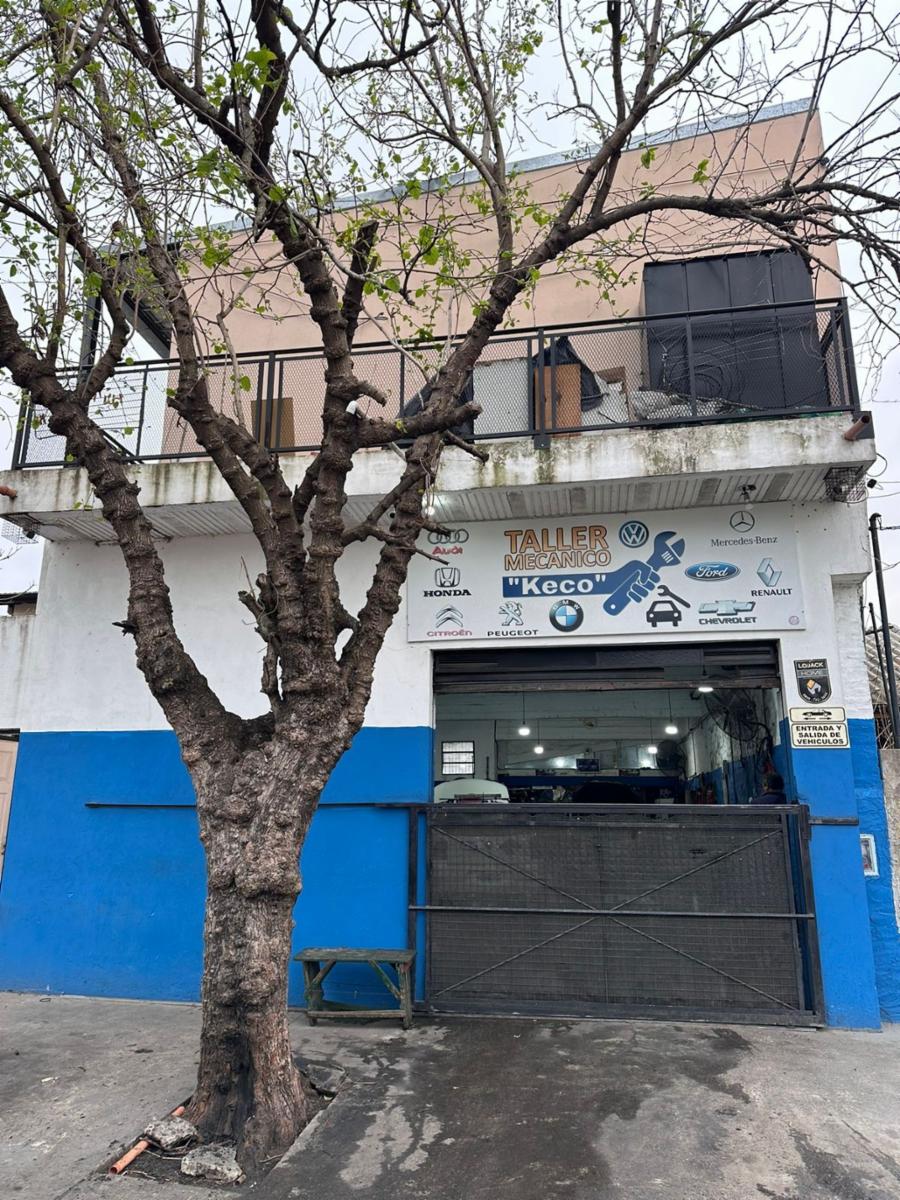 VENTA EN BLAQUE . TALLER MECANICO MAS TRES DPTOS DE DOS AMBIENTES
