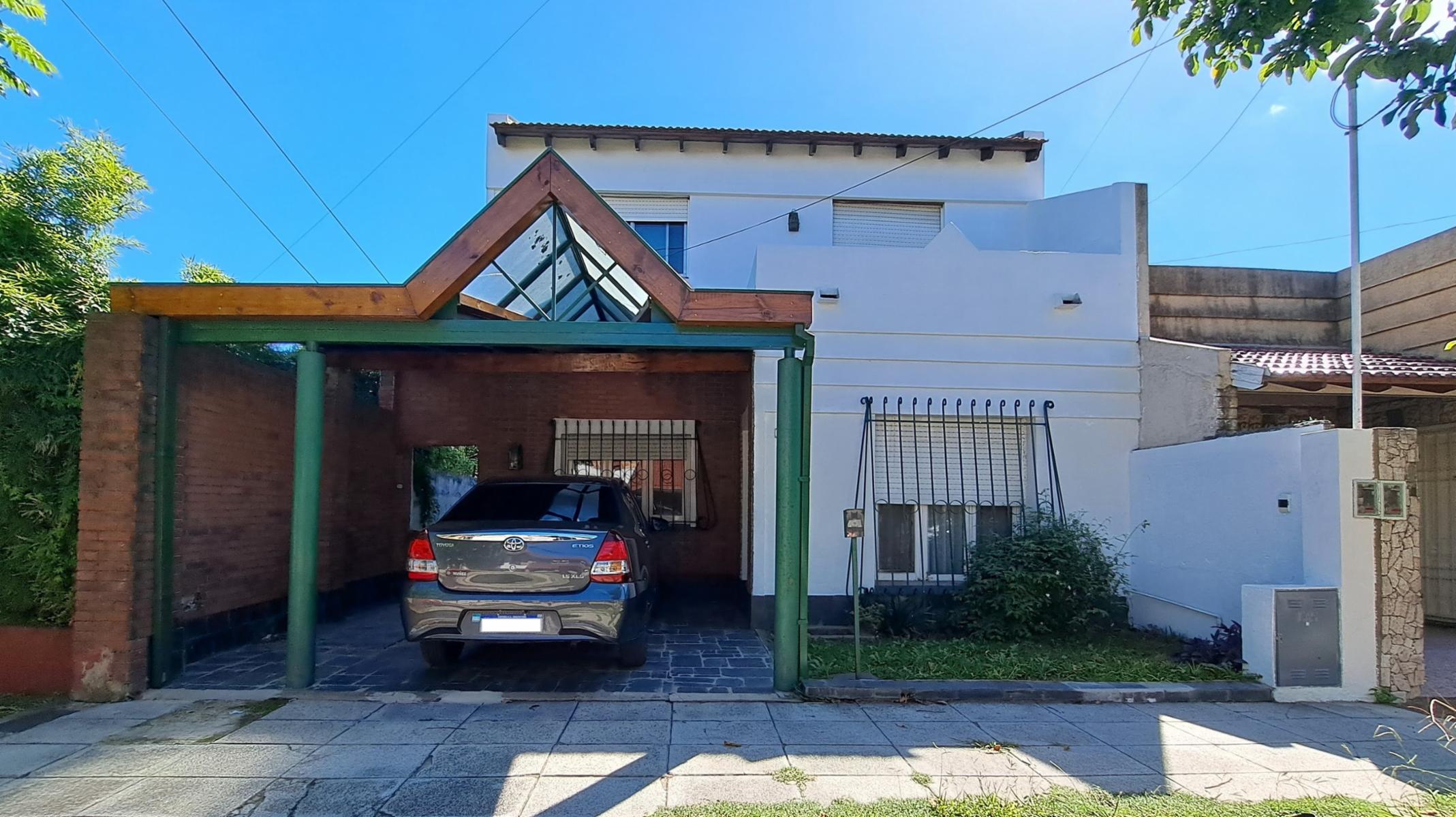 CASA EN 2 PLANTAS VILLA SARMIENTO