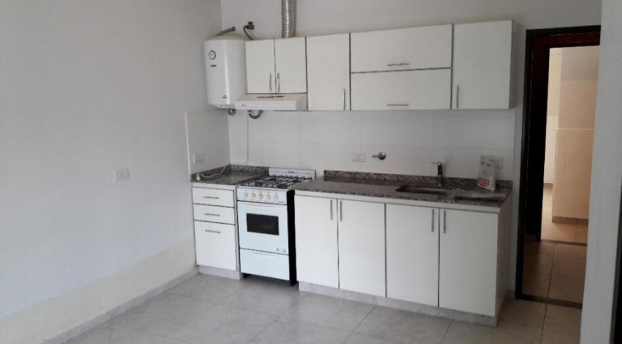 EXCELENTE DEPARTAMENTO 2 AMBIENTES CON PATIO