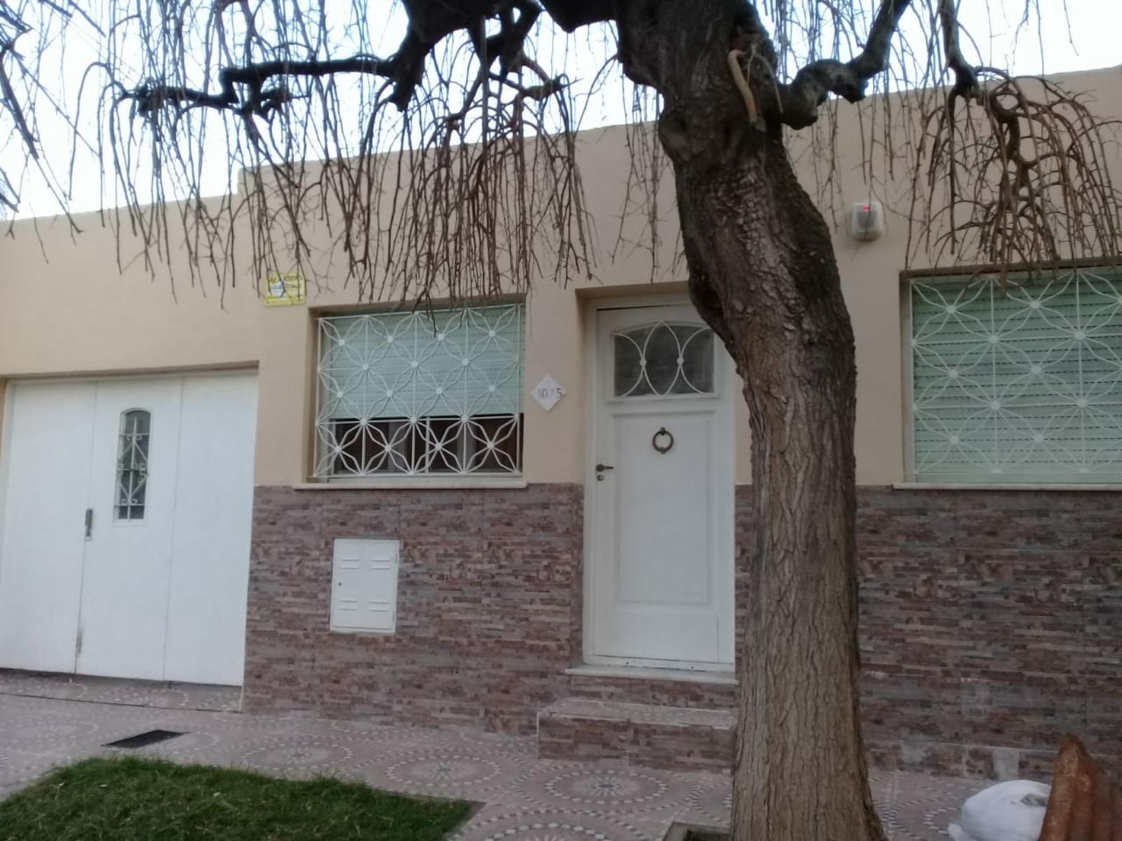 Rosario: Maestro Massa 1075 - Casa de 3 dormitorios, 2 baños, Santa Fe, Argentina